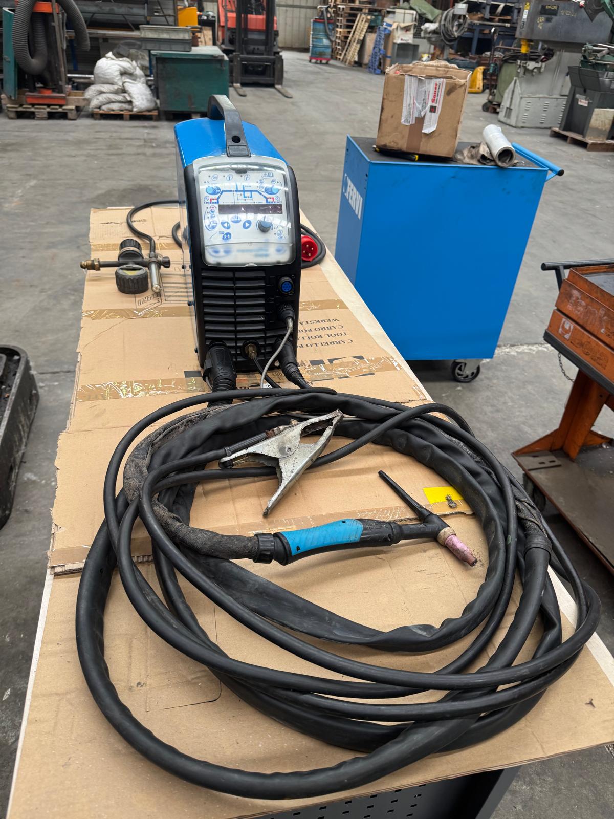 Saldatrice a TIG 410 W usata in vendita - foto 4