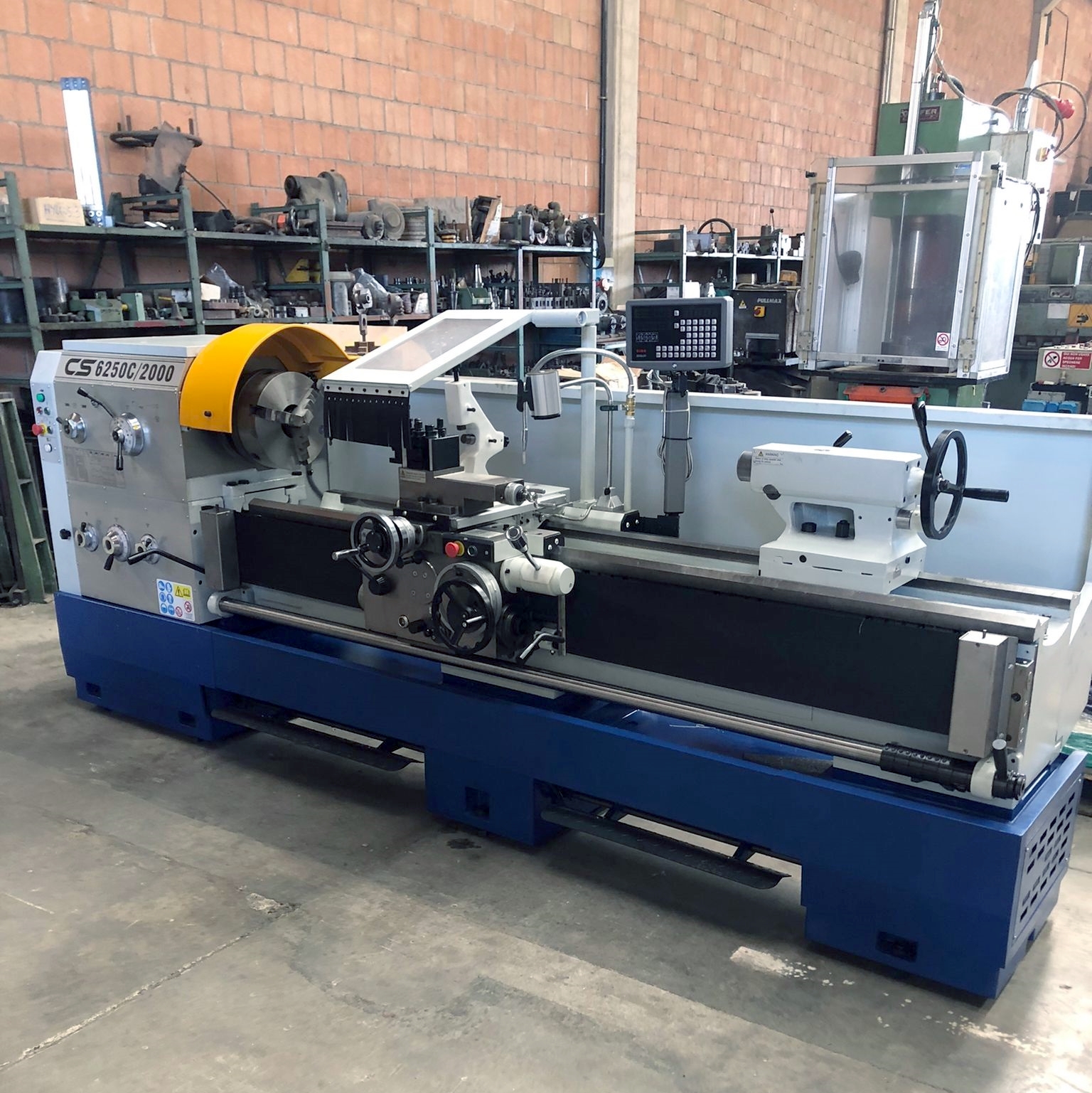 Tornio parallelo CS6250 C Nuovo 2000x250mm in vendita - foto 1