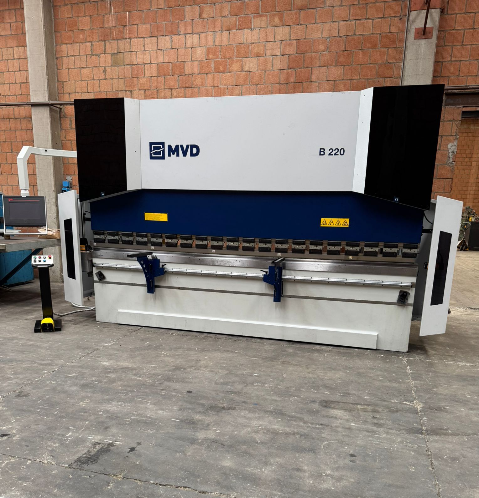 Piegatrice 4100x220 Ton CNC 6 assi nuova in vendita - foto 1
