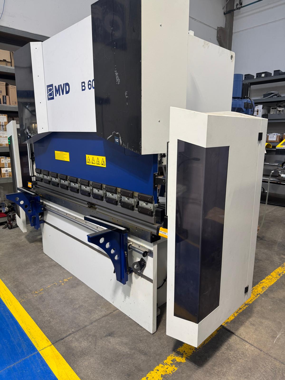 Piegatrice 2100x60T cnc 4 assi nuova in vendita - foto 6