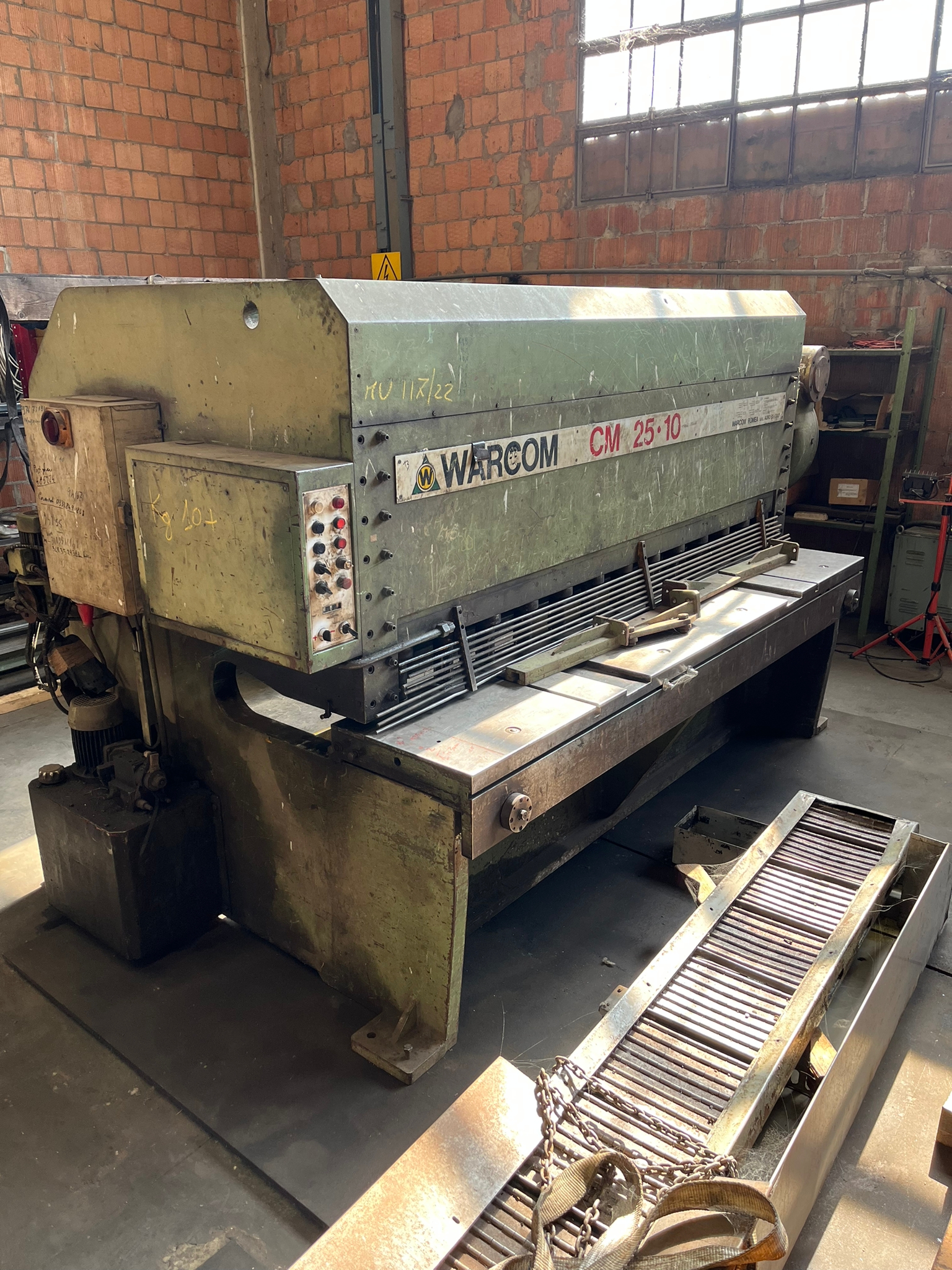 Cesoia meccanica Warcom 2500x10mm usata in vendita - foto 2