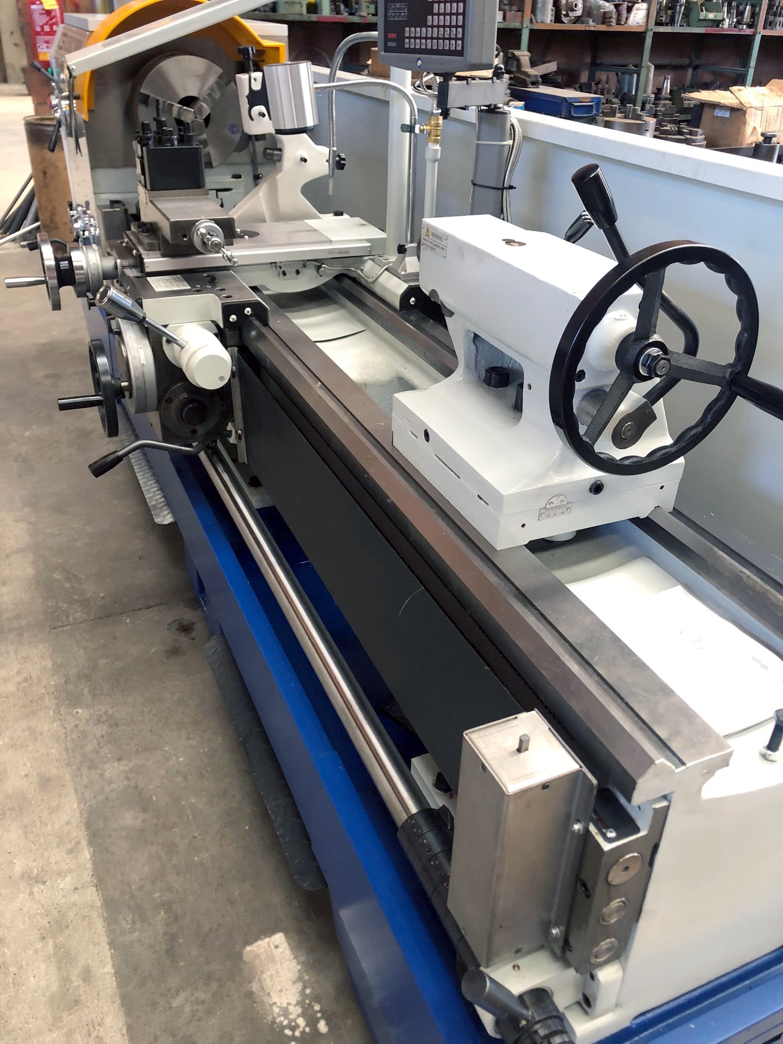 Tornio parallelo CS6250 C Nuovo 2000x250mm in vendita - foto 4