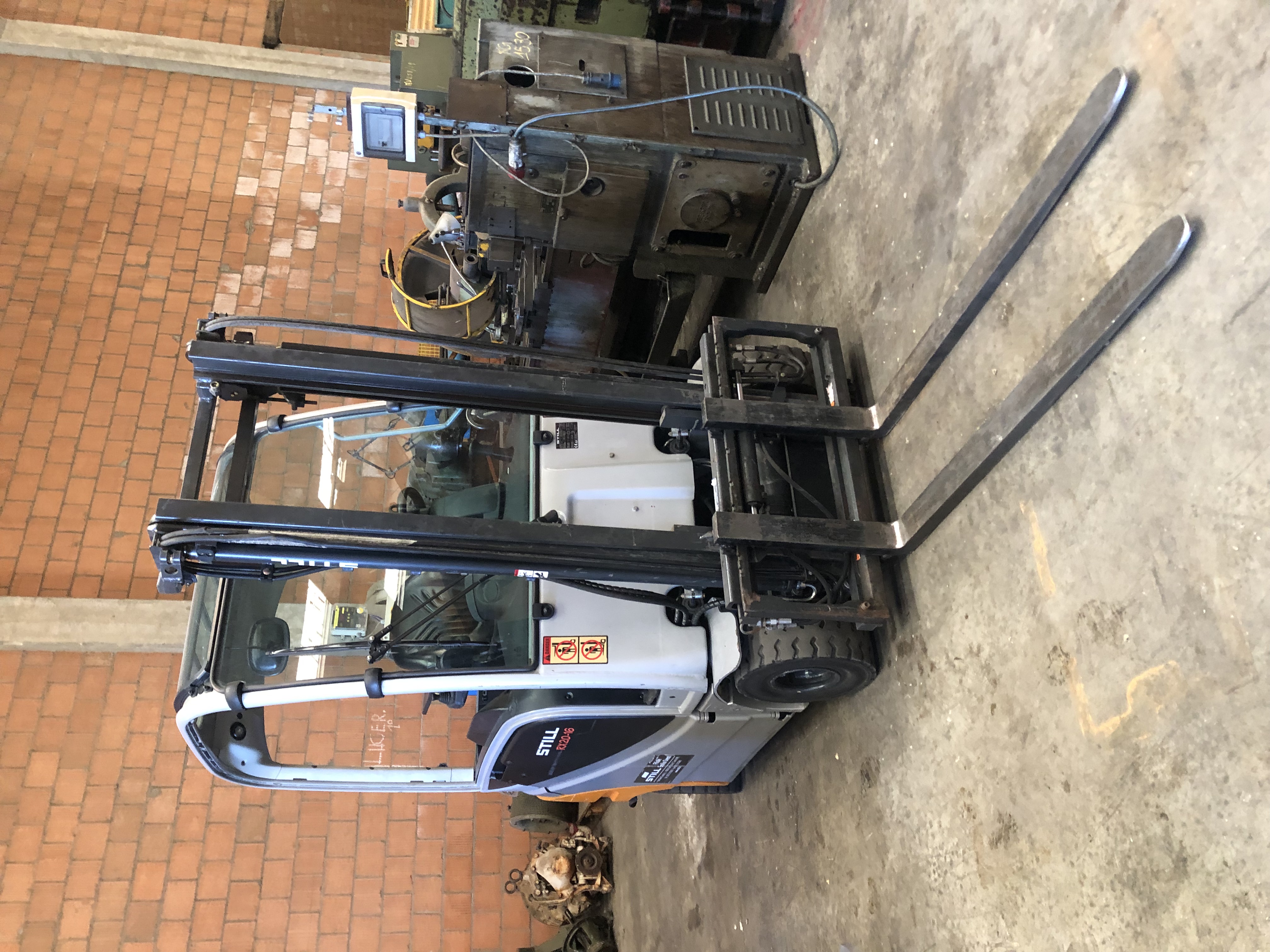 Carrello elevatore elettrico STILL usato in vendita - foto 1