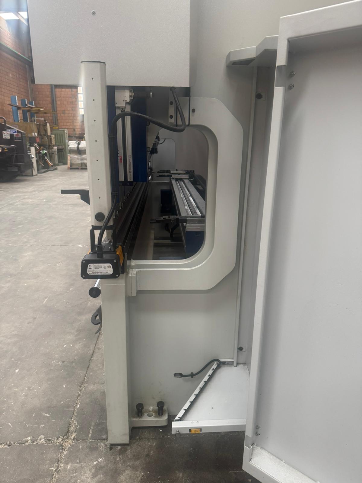 Piegatrice 4100x220 Ton CNC 6 assi nuova in vendita - foto 5