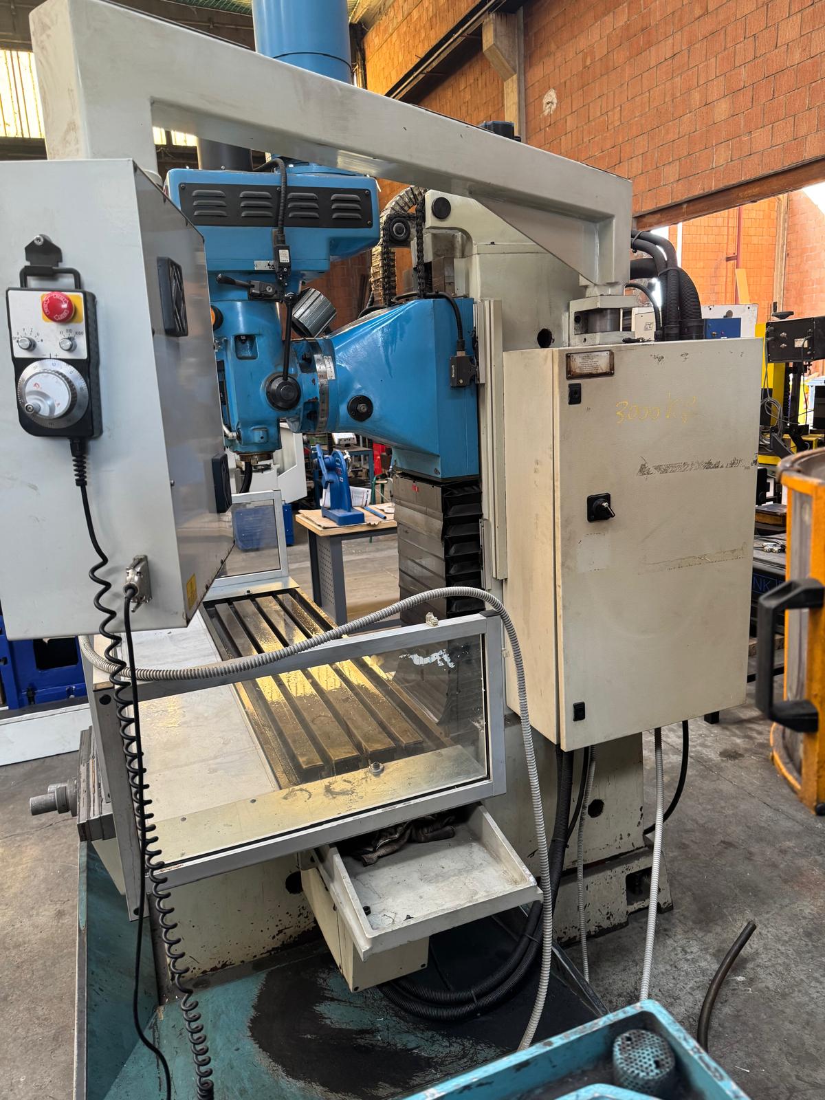 Fresatrice CNC usata in vendita - foto 4