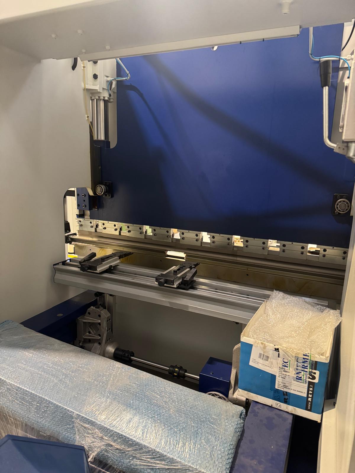 Piegatrice 2100x60T cnc 4 assi nuova in vendita - foto 4
