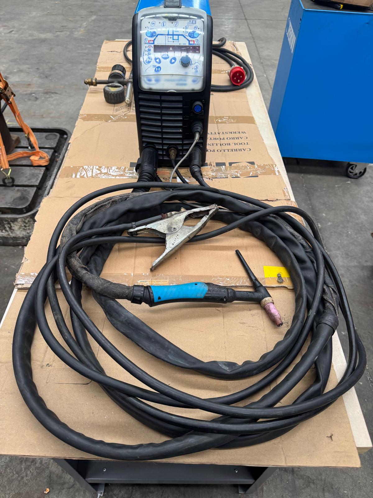 Saldatrice a TIG 410 W usata in vendita - foto 1