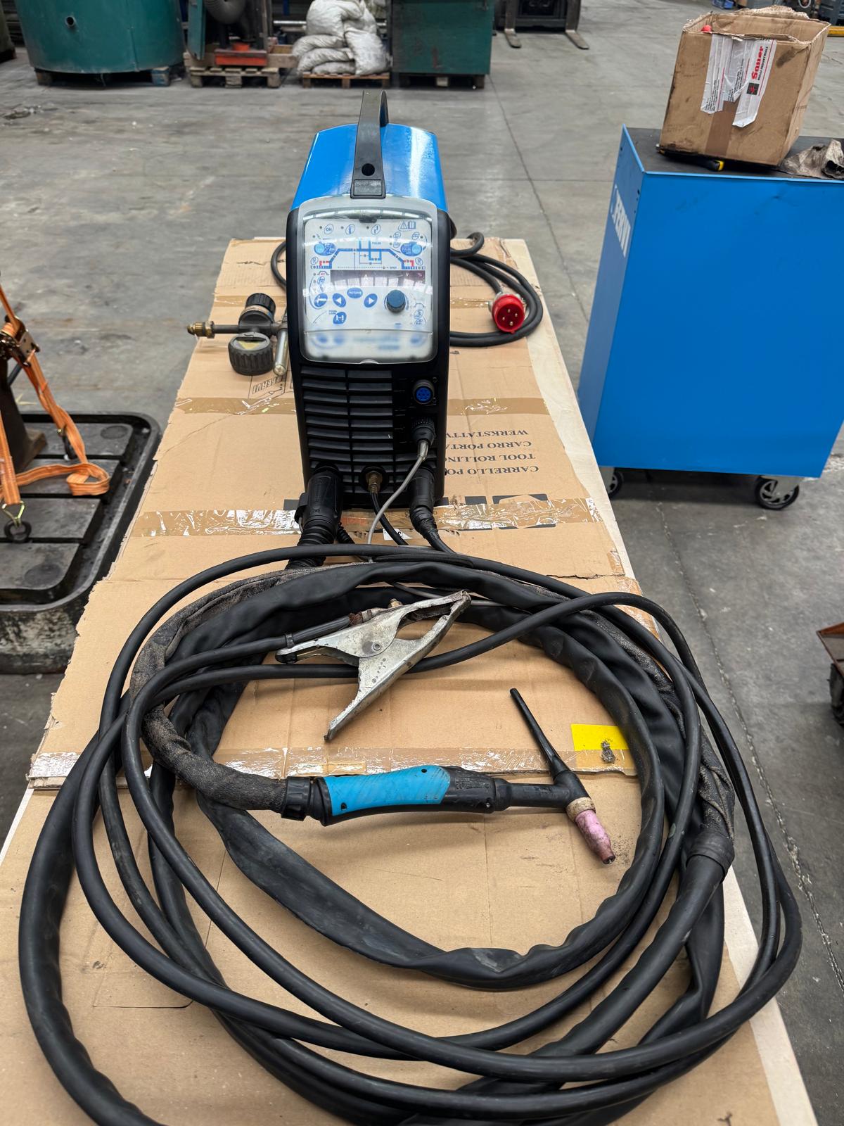 Saldatrice a TIG 410 W usata in vendita - foto 5