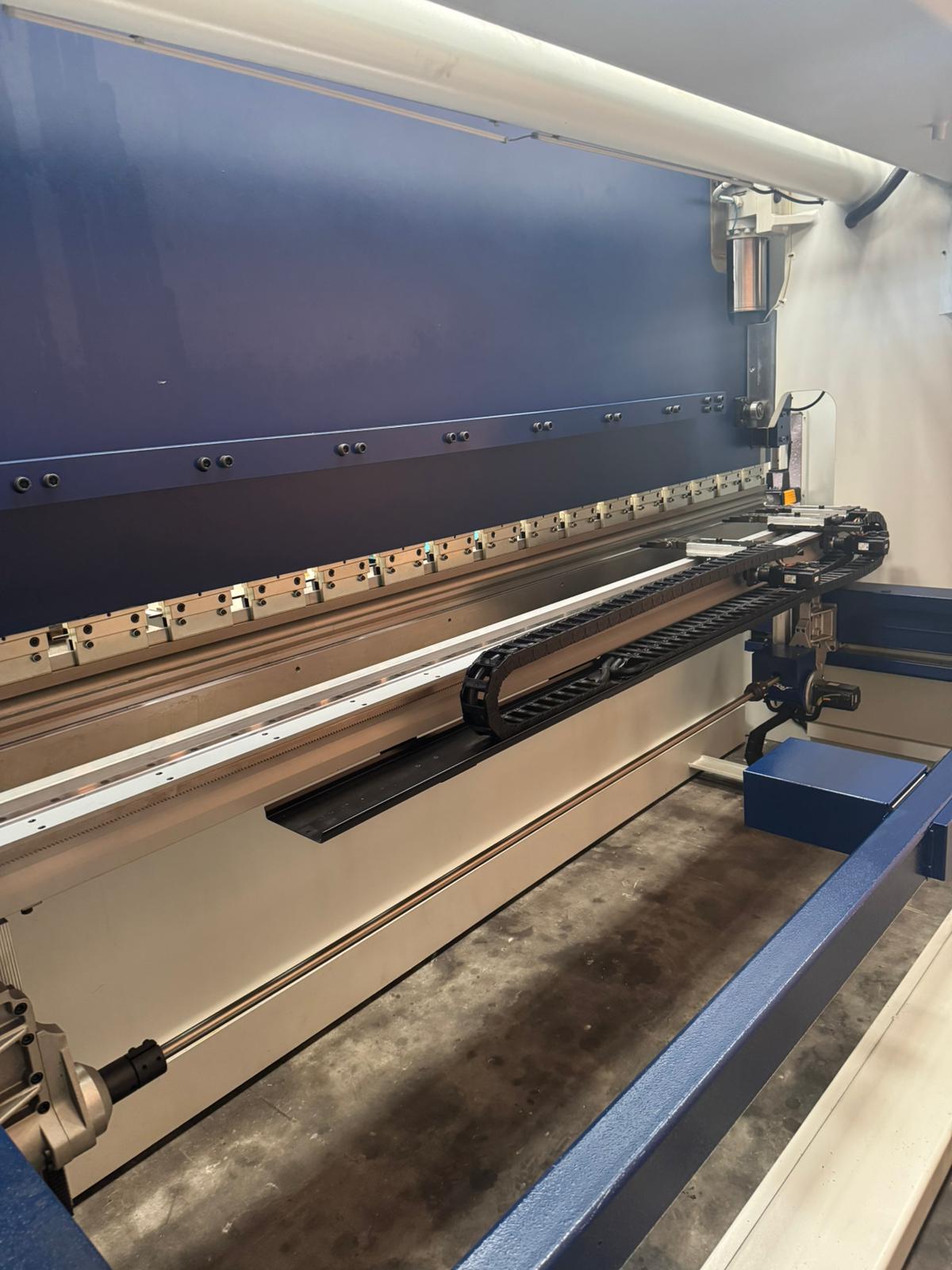 Piegatrice 4100x220 Ton CNC 6 assi nuova in vendita - foto 8