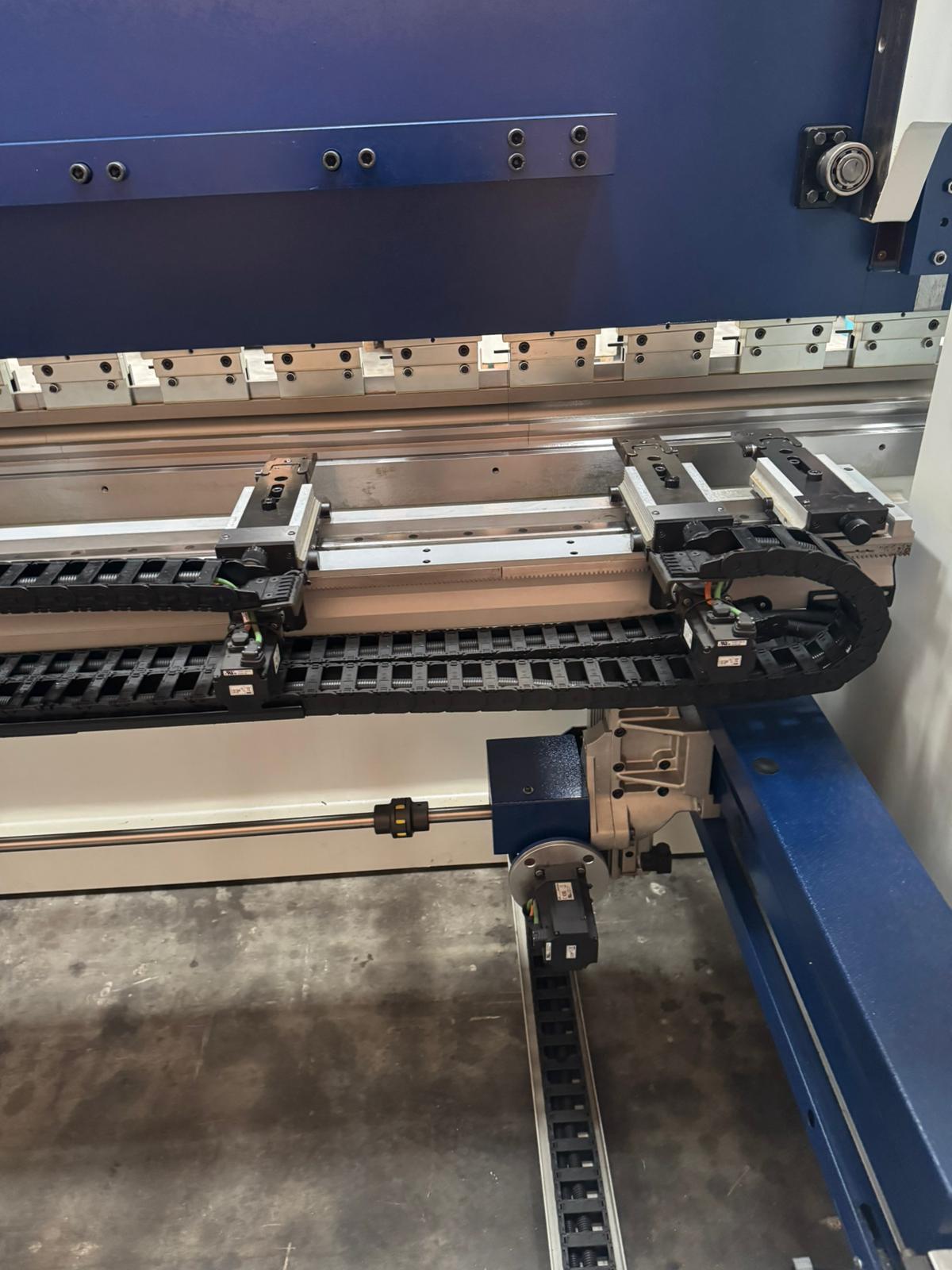 Piegatrice 4100x220 Ton CNC 6 assi nuova in vendita - foto 6