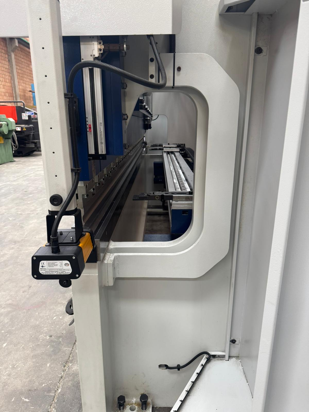 Piegatrice 4100x220 Ton CNC 6 assi nuova in vendita - foto 7