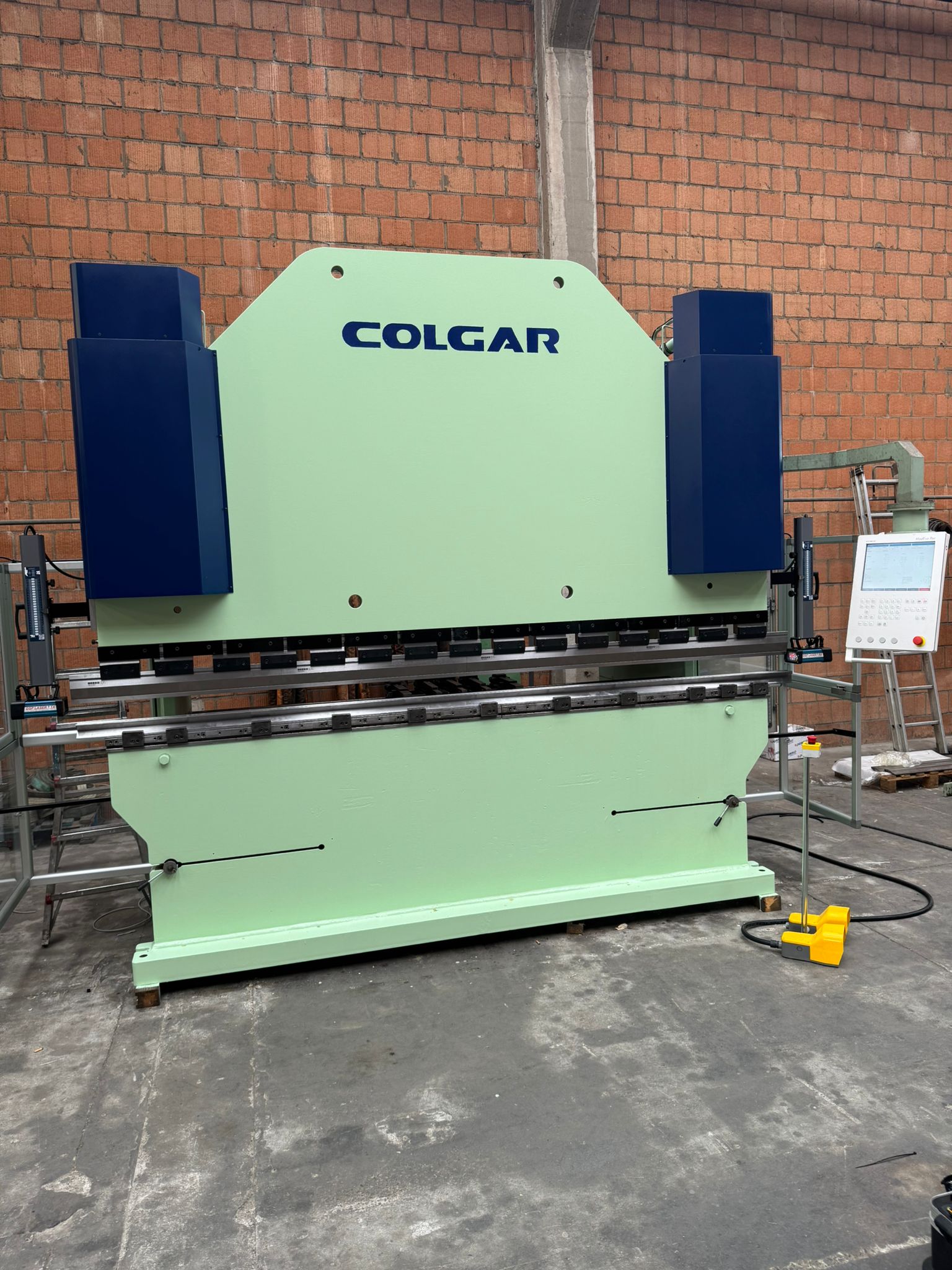 Piegatrice Colgar 3000x180 ton CNC 6 assi revisionata in vendita - foto 4