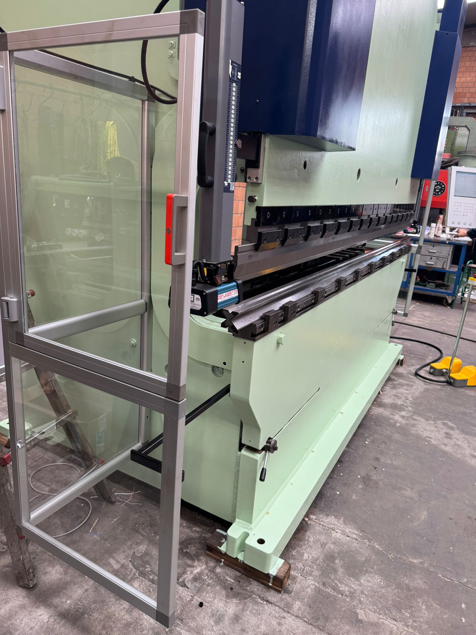 Piegatrice Colgar 3000x180 ton CNC 6 assi revisionata in vendita - foto 3