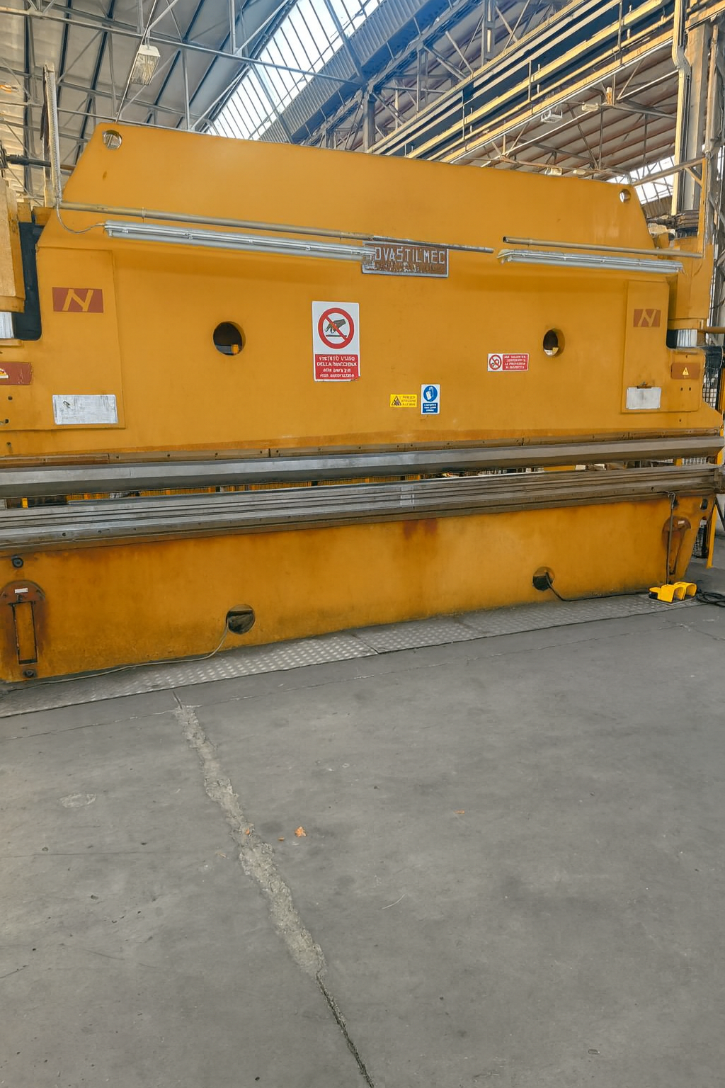 PRESSA PIEGATRICE NOVASTILMEC 6000X240 TON USATA in vendita - foto 1