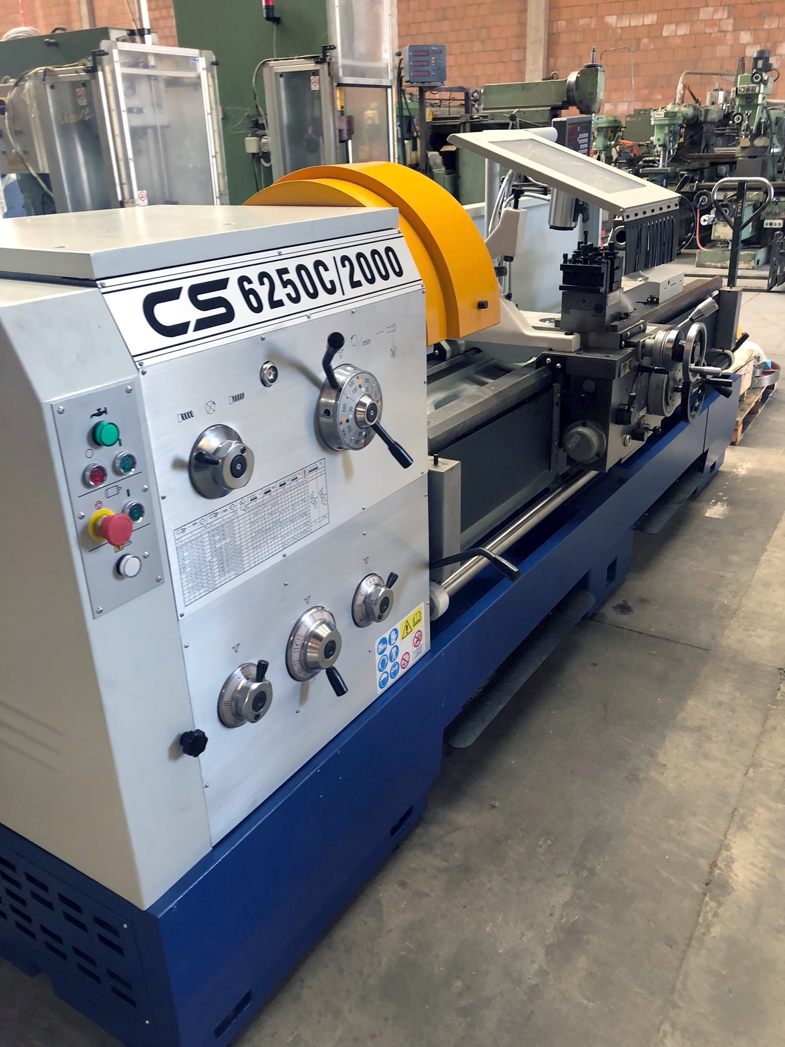 Tornio parallelo CS6250 C Nuovo 2000x250mm in vendita - foto 5