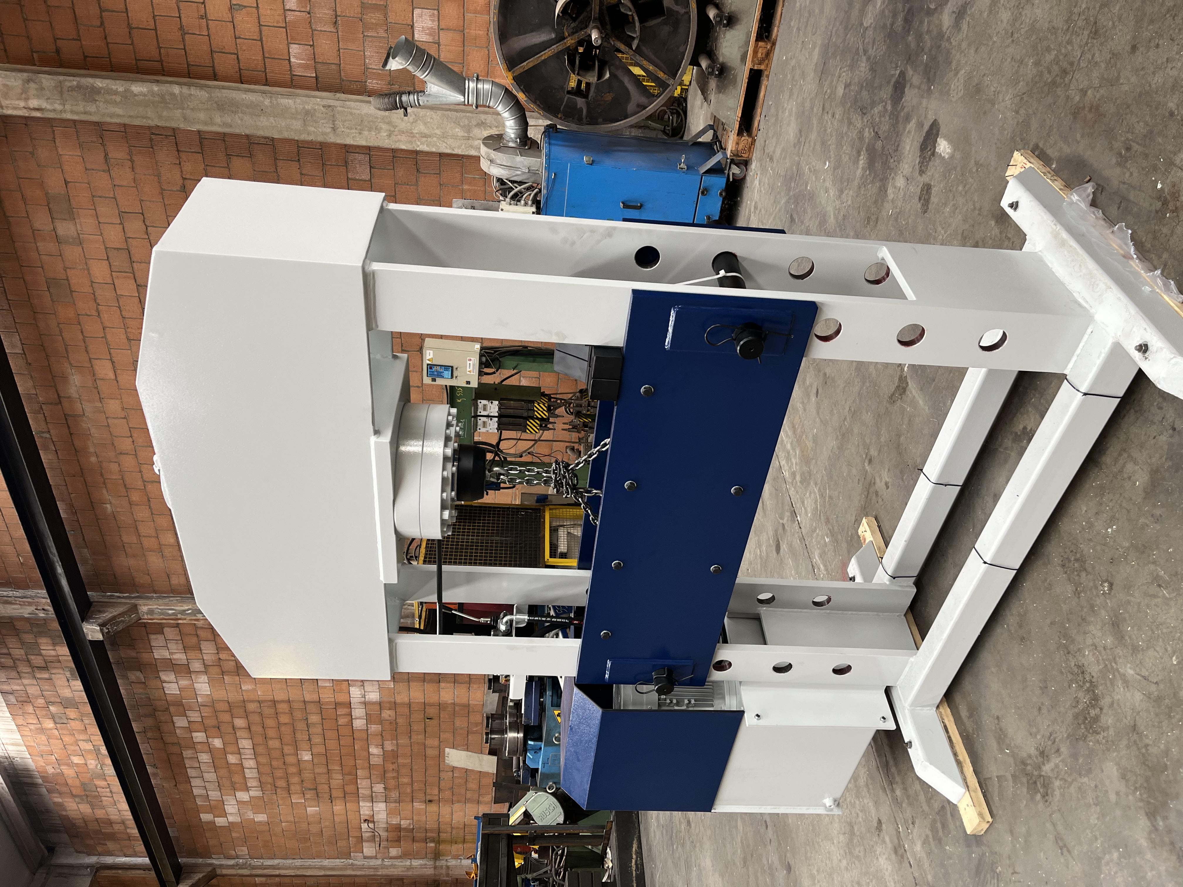 PRESSA IDRAULICA 100 TON NUOVA in vendita - foto 2