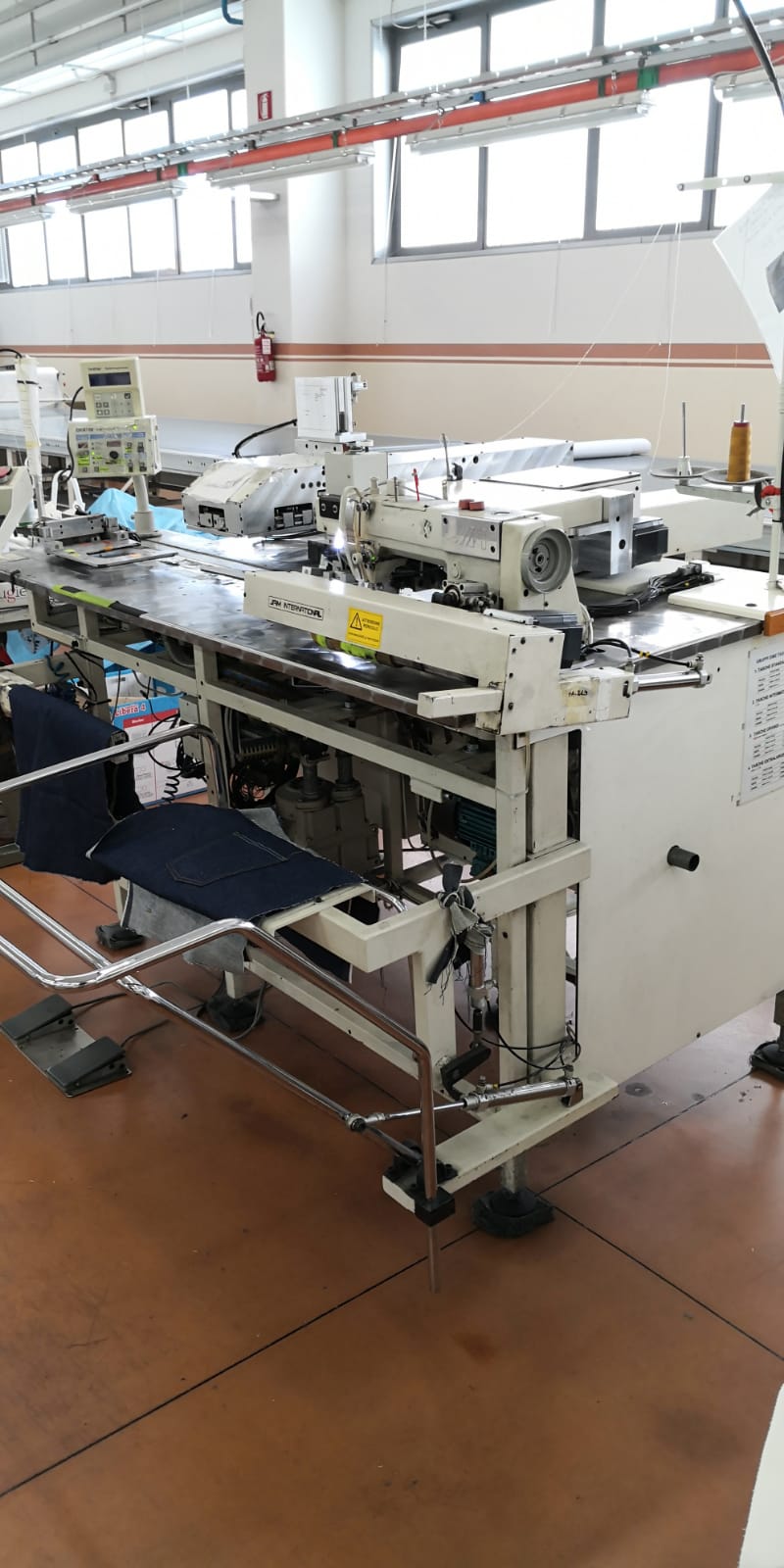 Macchina automatica per applicazione tasche  in vendita - foto 3