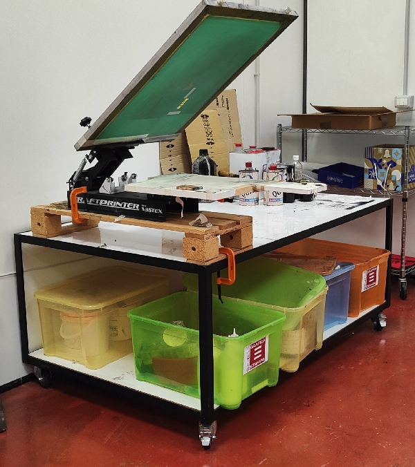 TAVOLO DA LAVORO CON RUOTE in vendita - foto 1