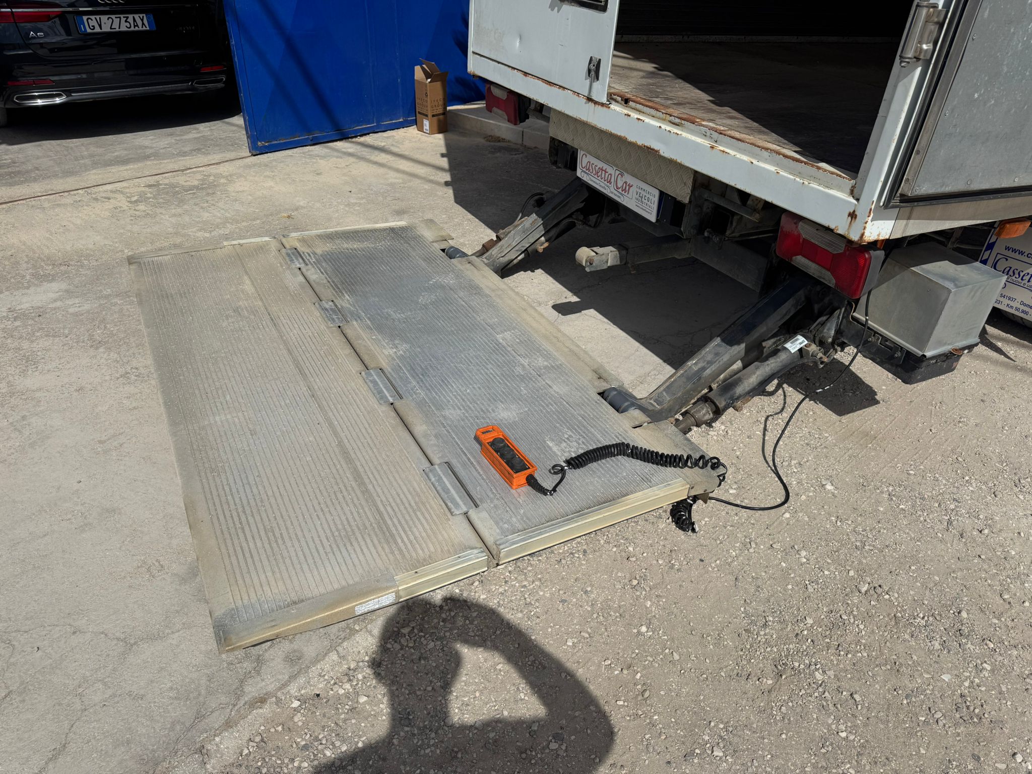 IVECO DAILY 35C18 CON PEDANA RETRATTILE in vendita - foto 2