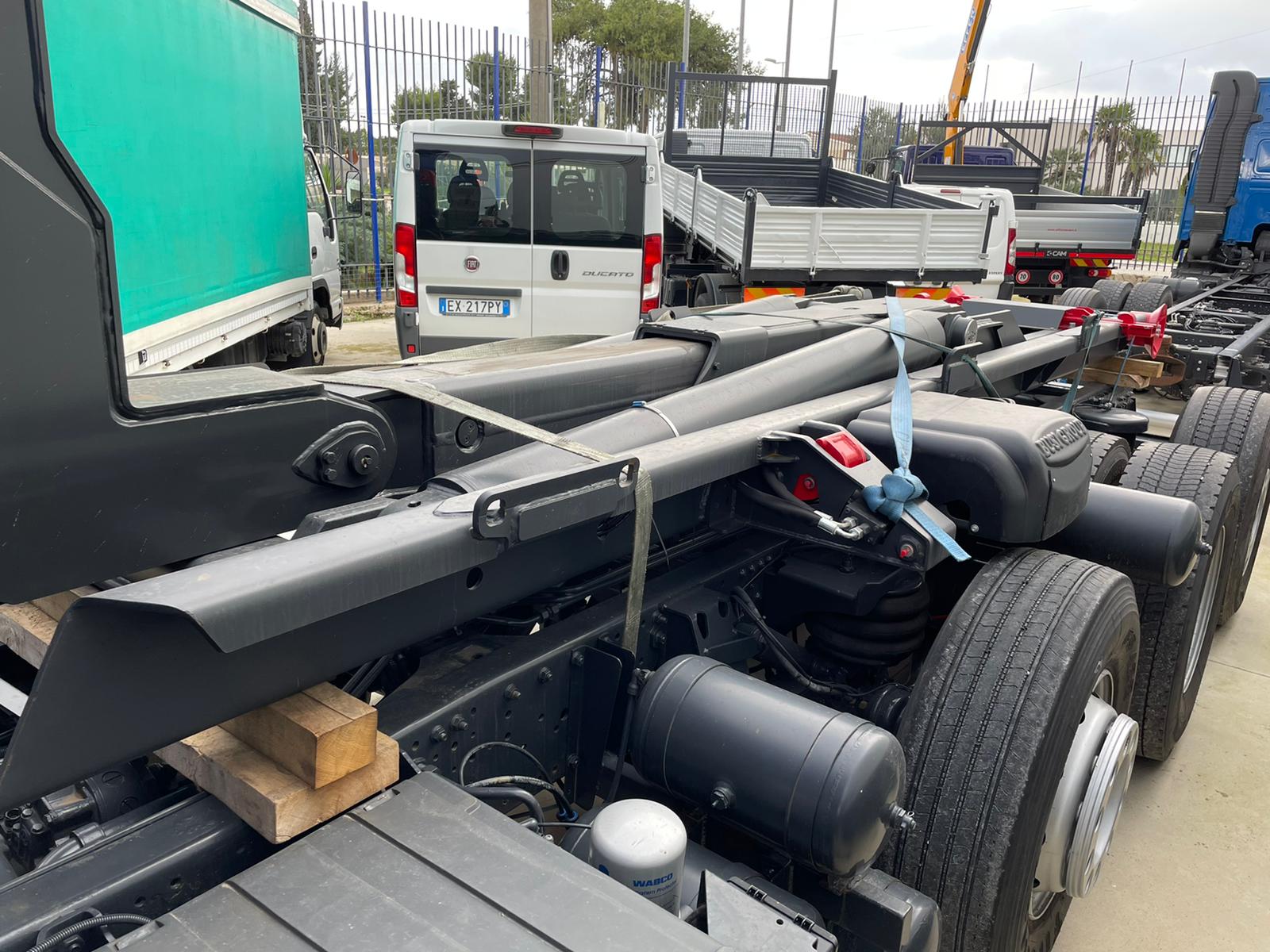 IVECO STRALIS ATTREZZATURA SCARRABILE NUOVA MARCA MEC in vendita - foto 2