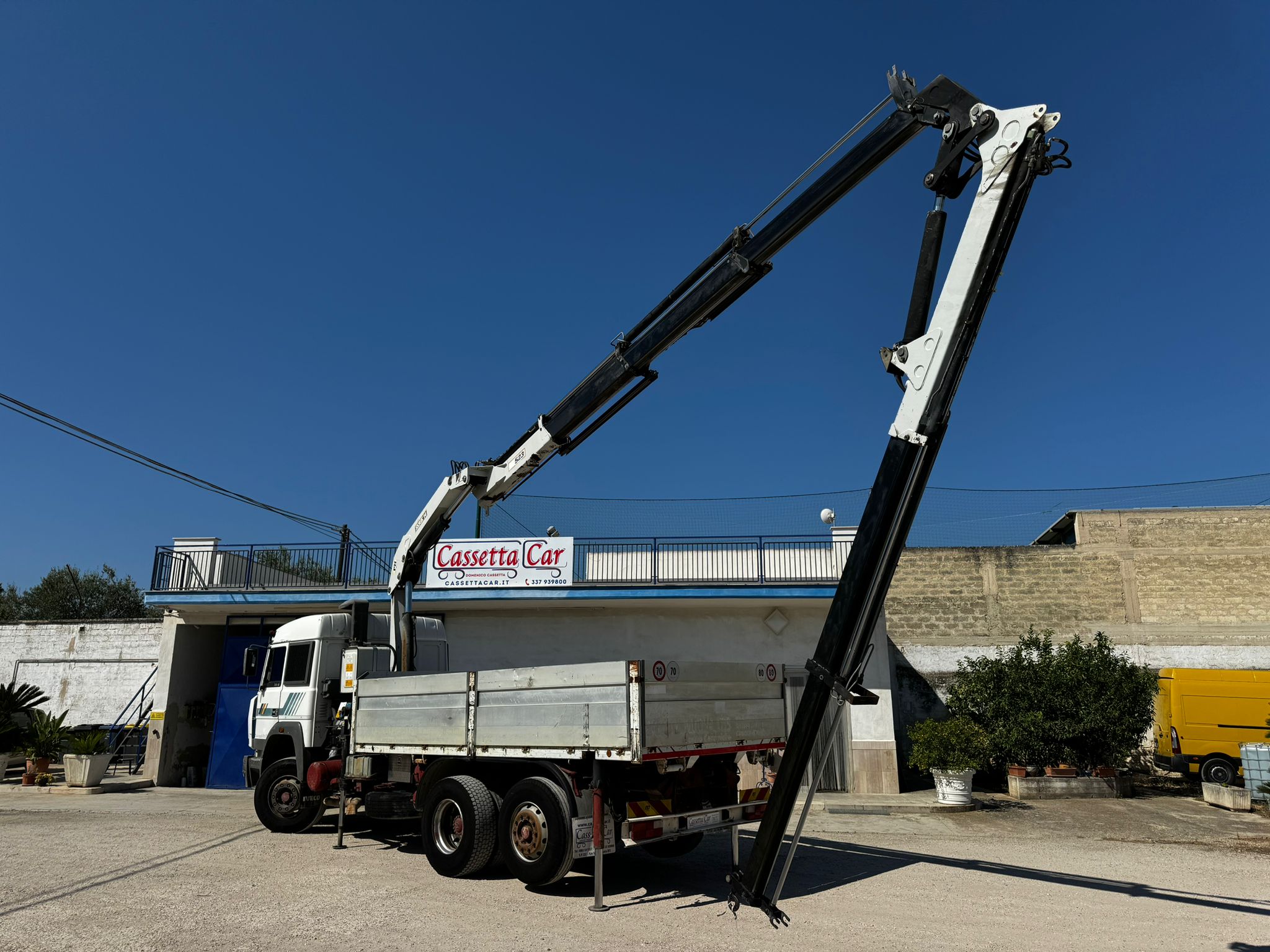 IVECO FIAT 240.36 CON CASSONE FISSO+GRU in vendita - foto 2