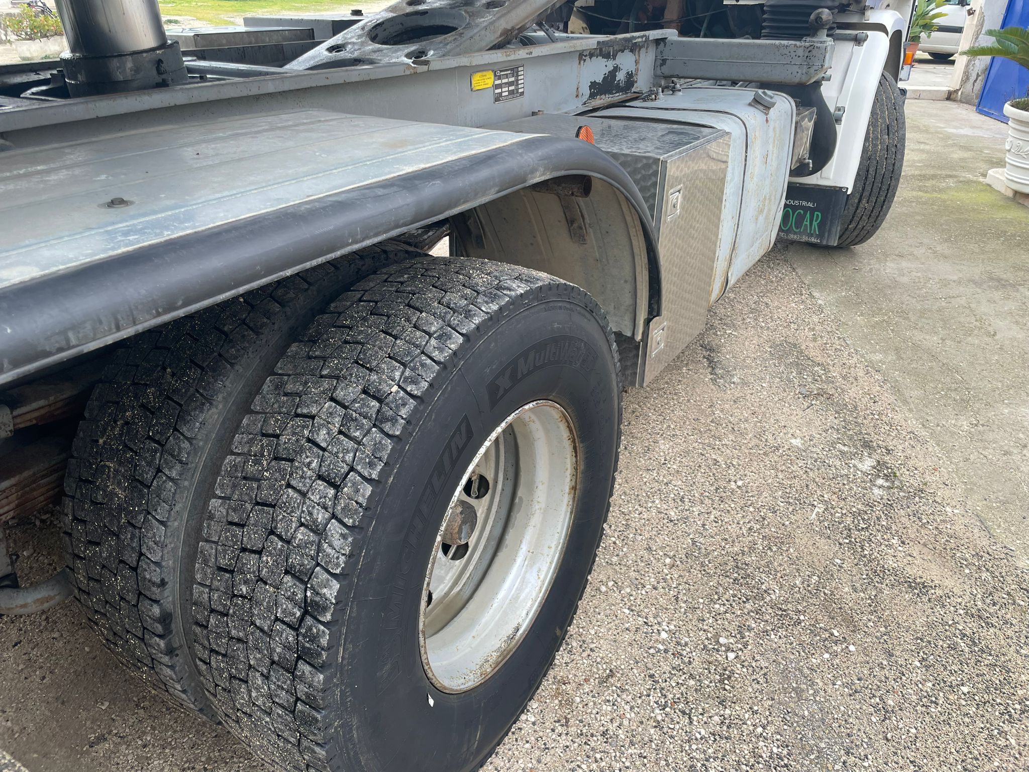 SCANIA R 142 RIBALTABILE TRILATERALE in vendita - foto 4