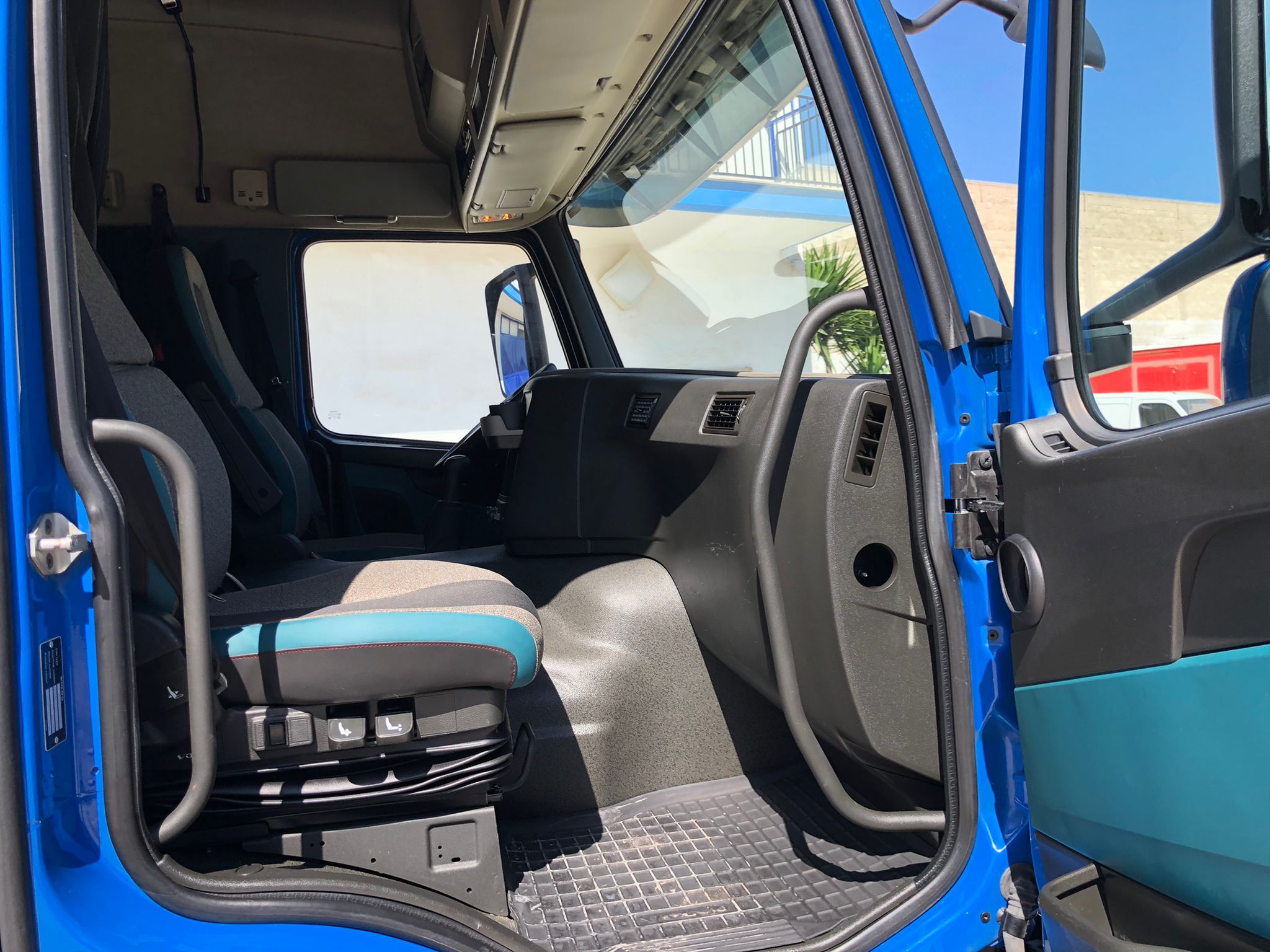 VOLVO FM 11 450 EURO 6 CABINA BASSA SCARRABILE in vendita - foto 8