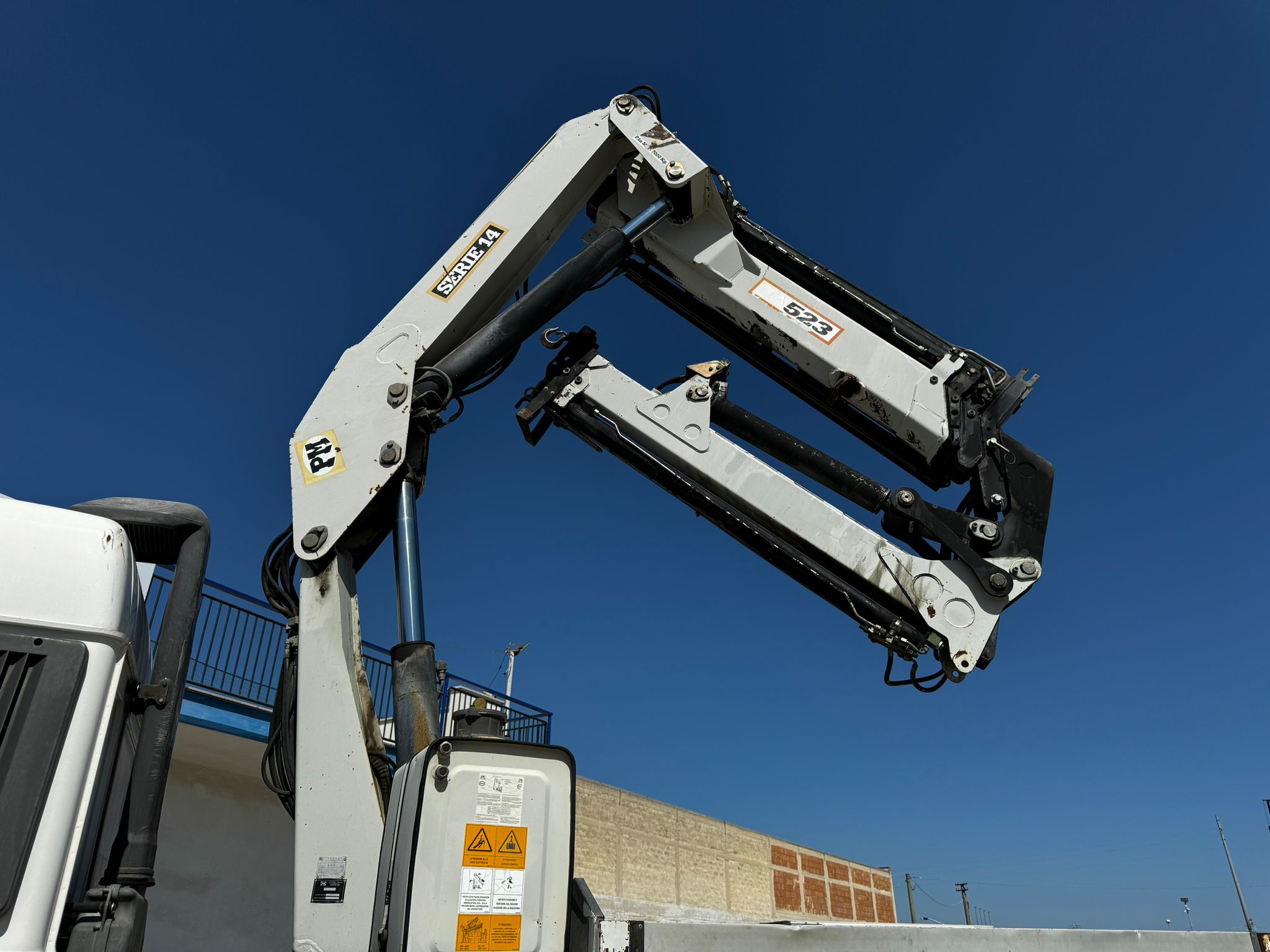 IVECO FIAT 240.36 CON CASSONE FISSO+GRU in vendita - foto 2