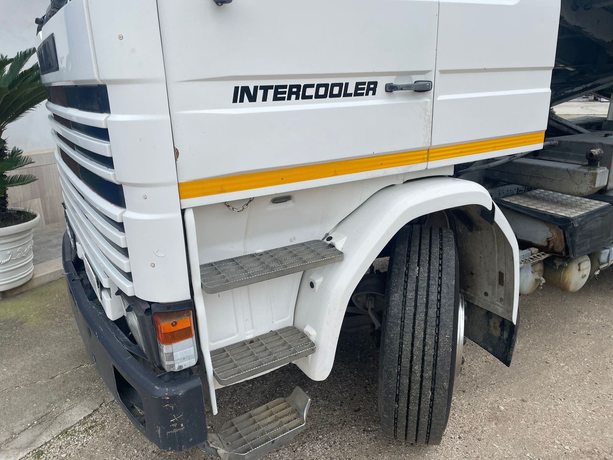 SCANIA R 142 RIBALTABILE TRILATERALE in vendita - foto 8