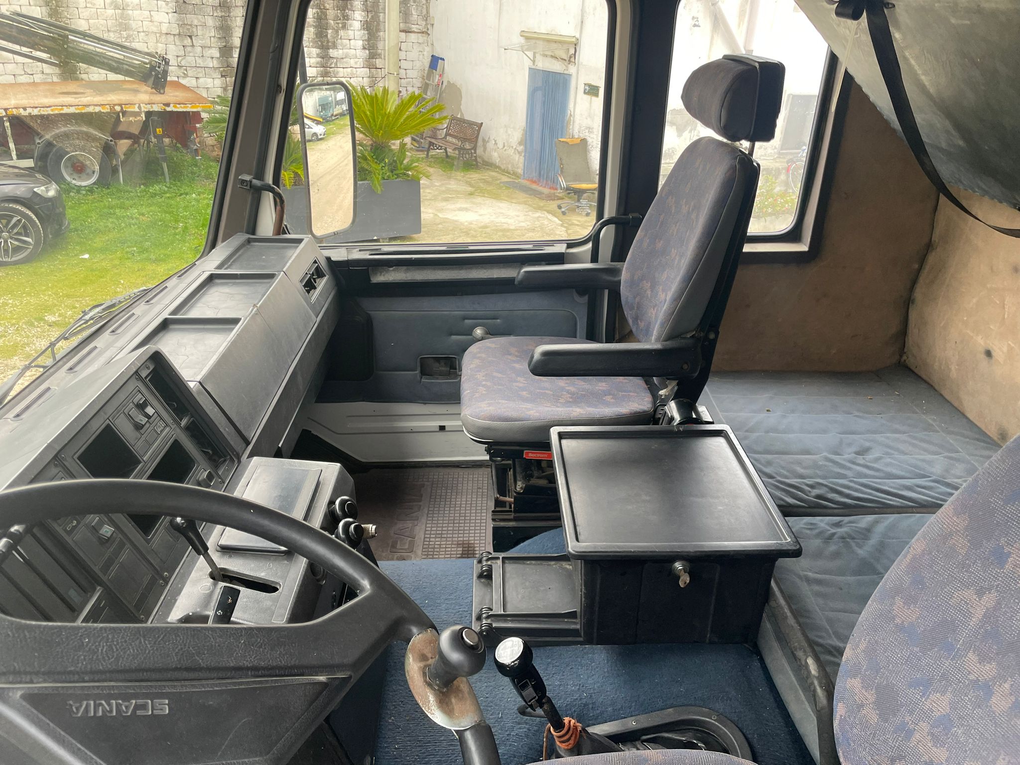 SCANIA R 142 RIBALTABILE TRILATERALE in vendita - foto 4