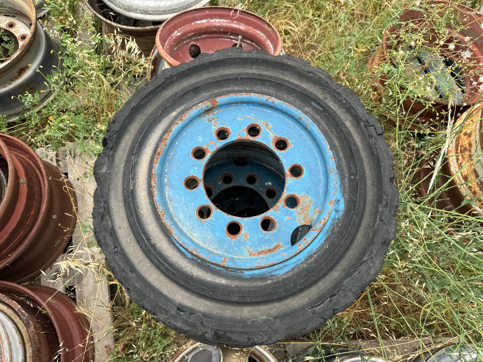 N.4 GOMME PIENE X MULETTO MISURE 250-15 CERCHIO 10 FORI in vendita - foto 2