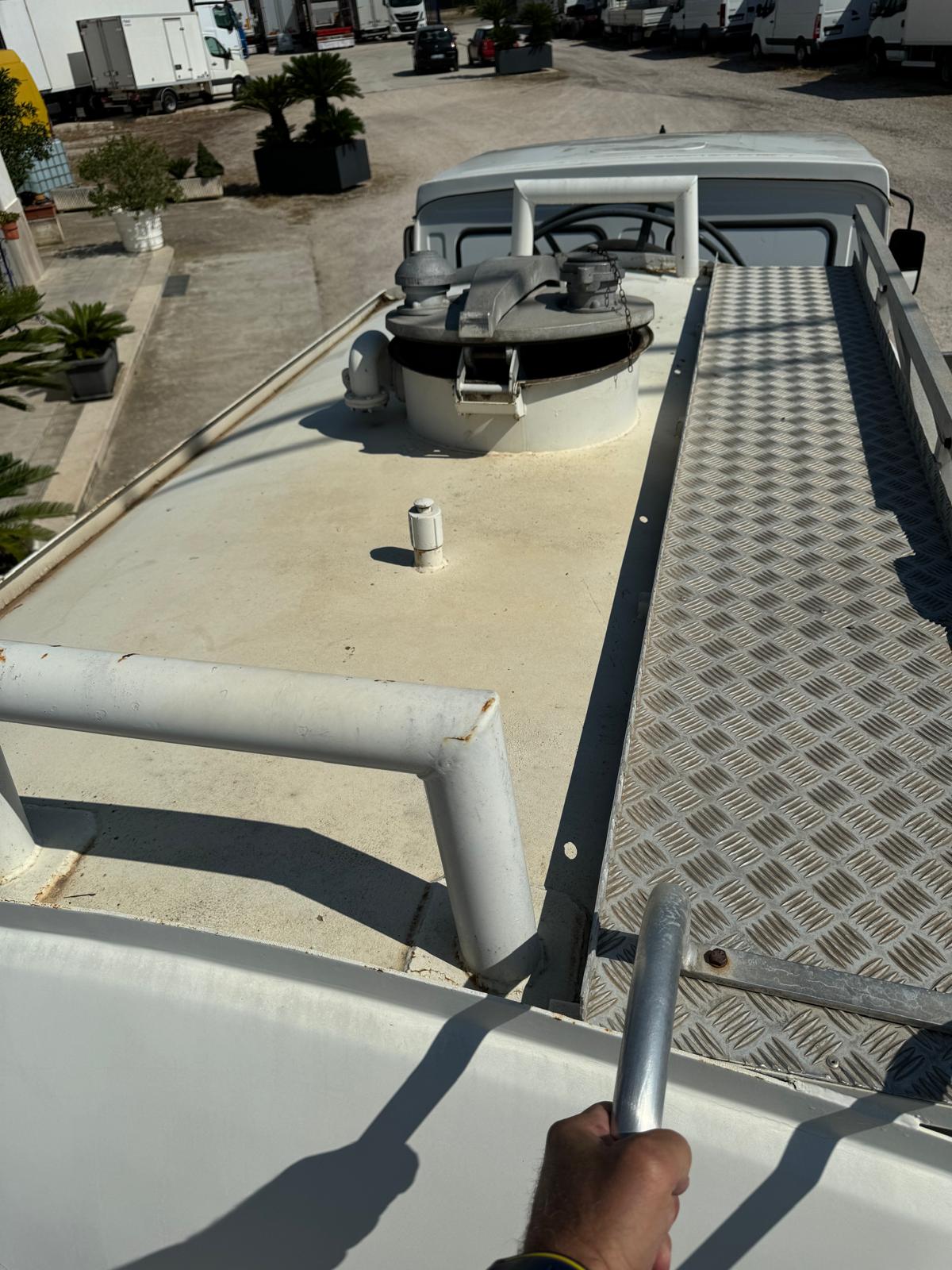 NISSAN M90 T160 CISTERNA CARBURANTI in vendita - foto 3