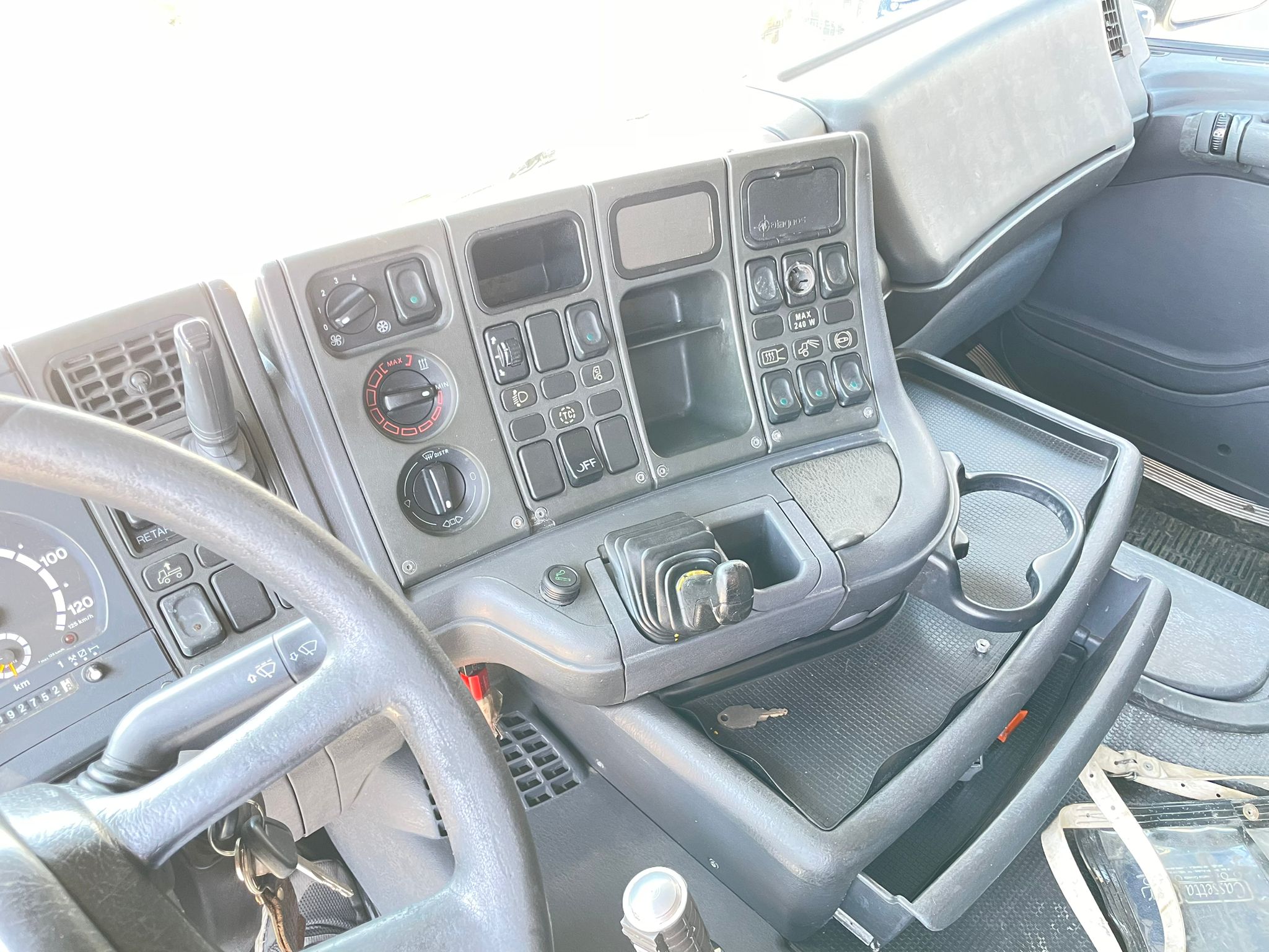 SCANIA 124 420 TRATTORE CON FRENO CAMBIO MANUALE in vendita - foto 6
