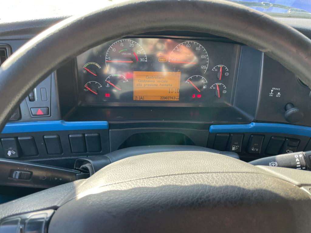 VOLVO FH 12 460 CISTERNA TRASPORTO MANGIMI E GRANAGLIE in vendita - foto 5