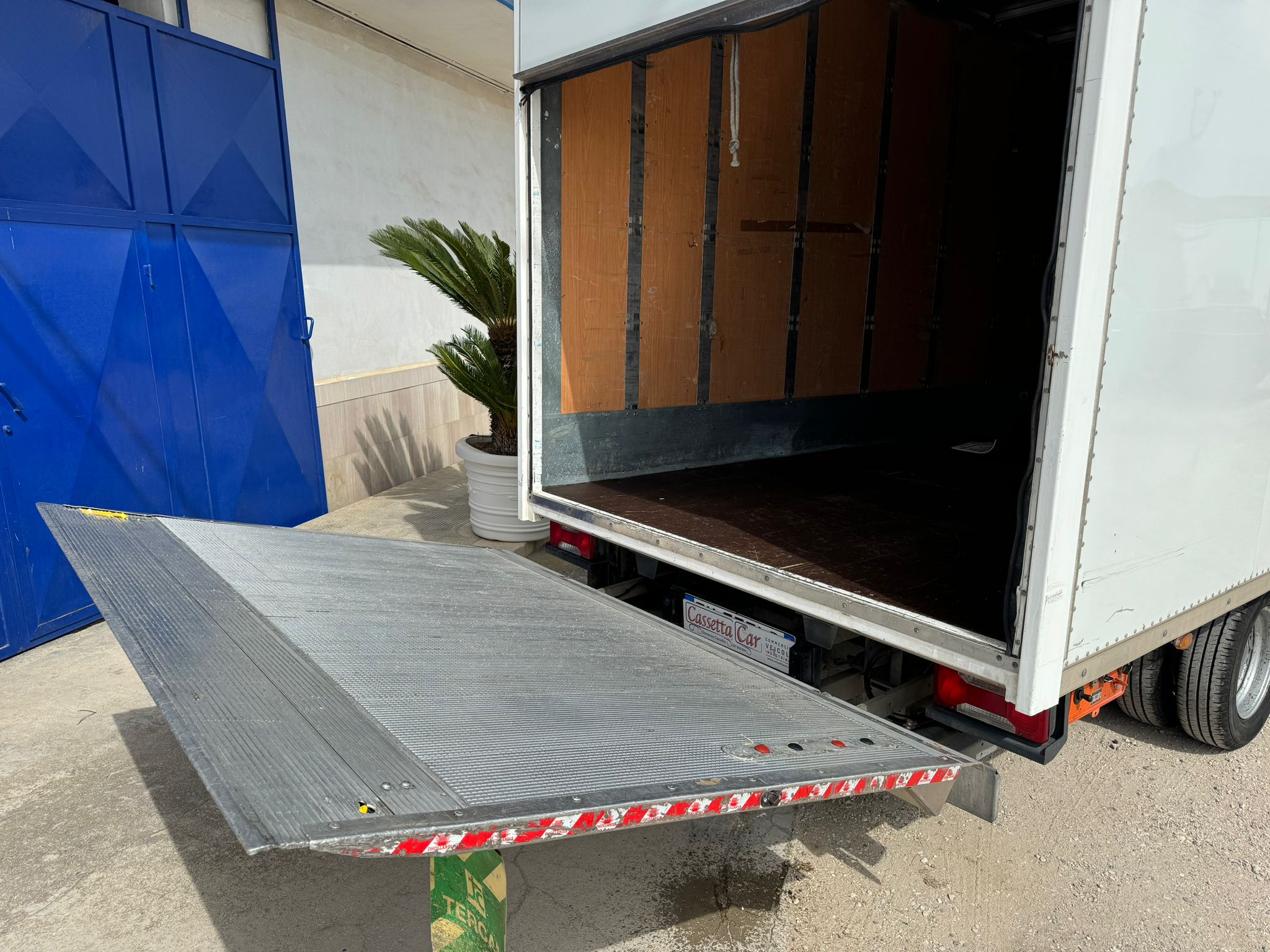 IVECO DAILY 35C14 CON SPONDA CARICATRICE in vendita - foto 2