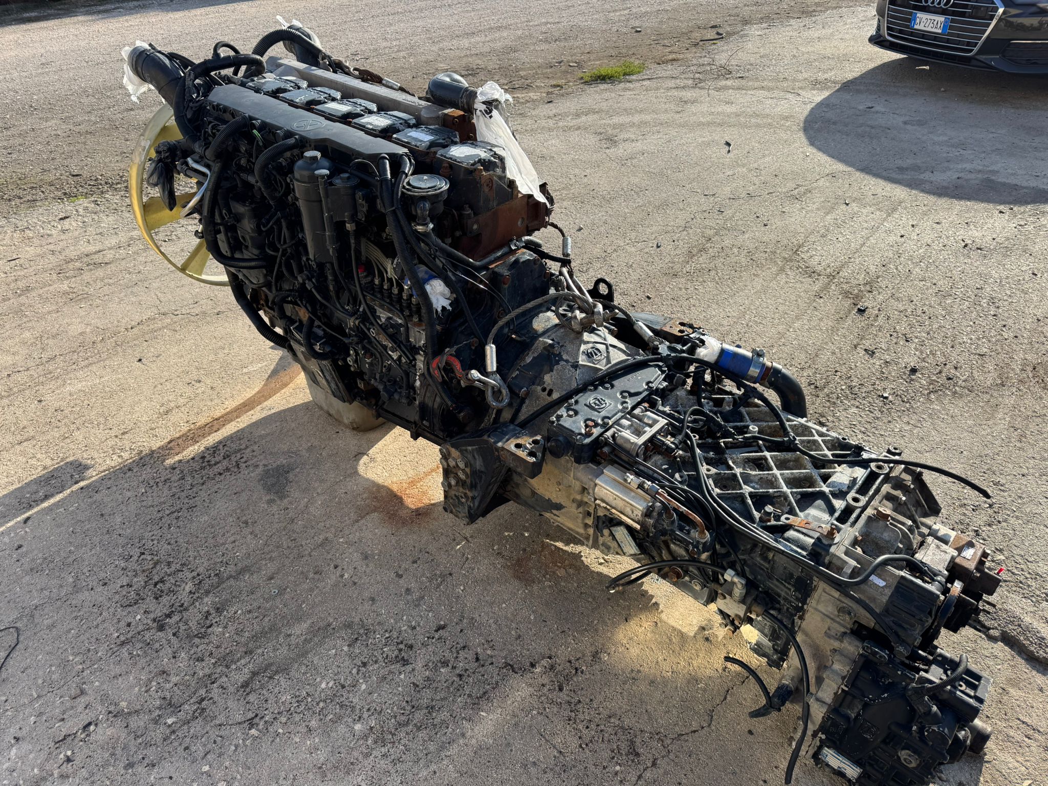 MOTORE E CAMBIO MARCE MANUALE ZF MAN, TIPO TG 460 A XXL in vendita - foto 3