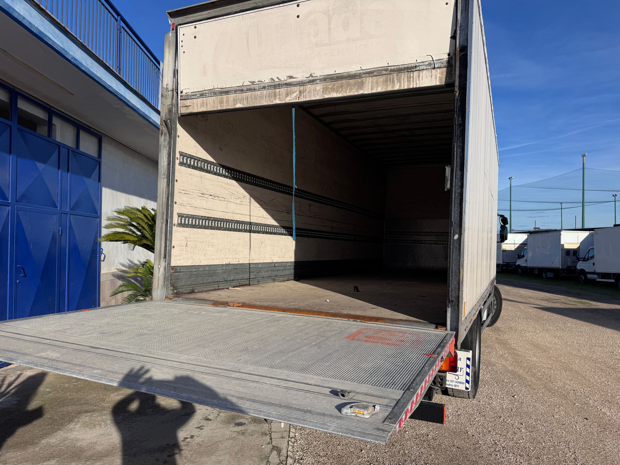 IVECO STRALIS 310 EEV FURGONATO CON PEDANA in vendita - foto 2
