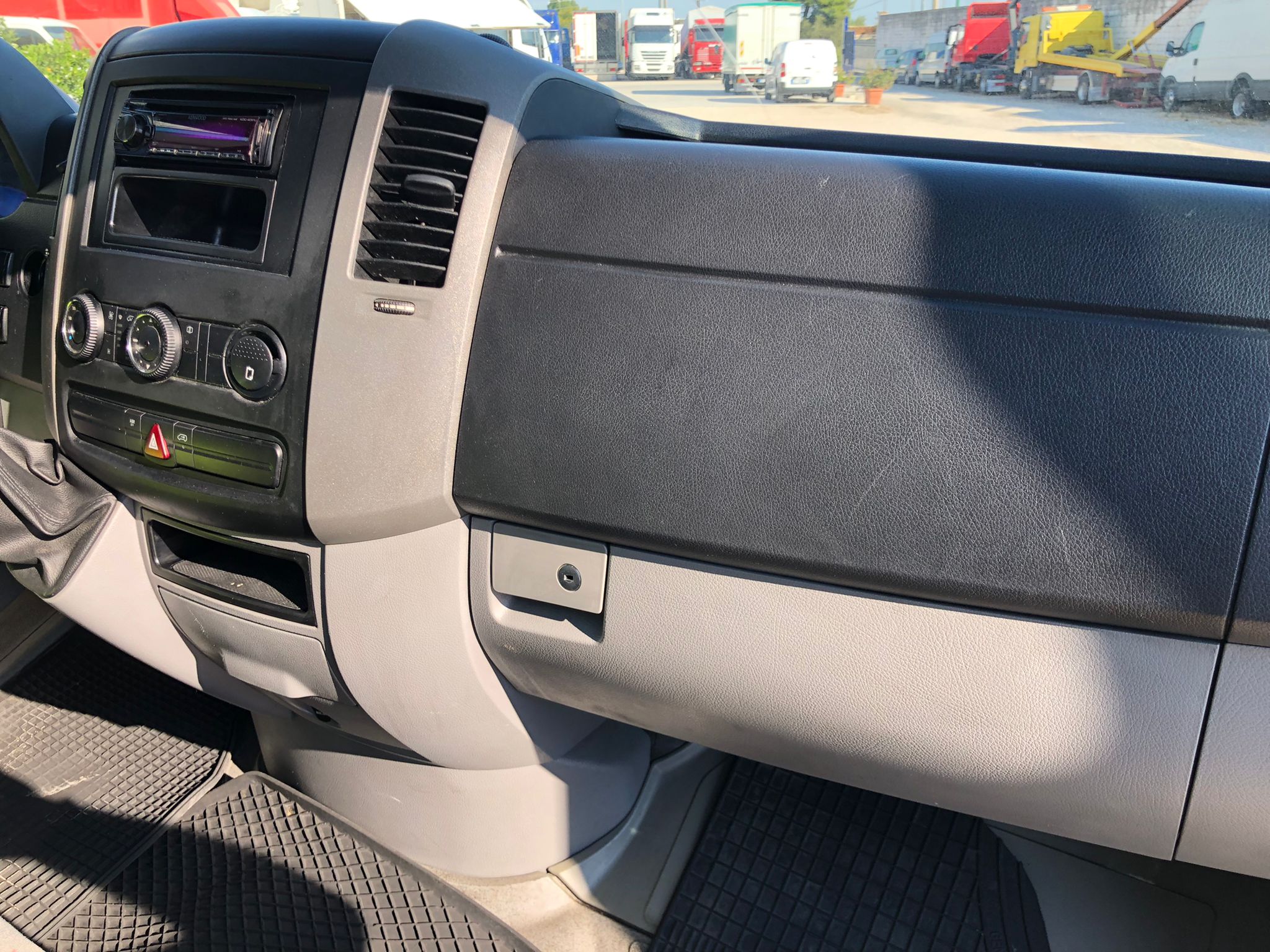 VOLKSWAGEN CRAFTER CON CELLA FRIGO in vendita - foto 5