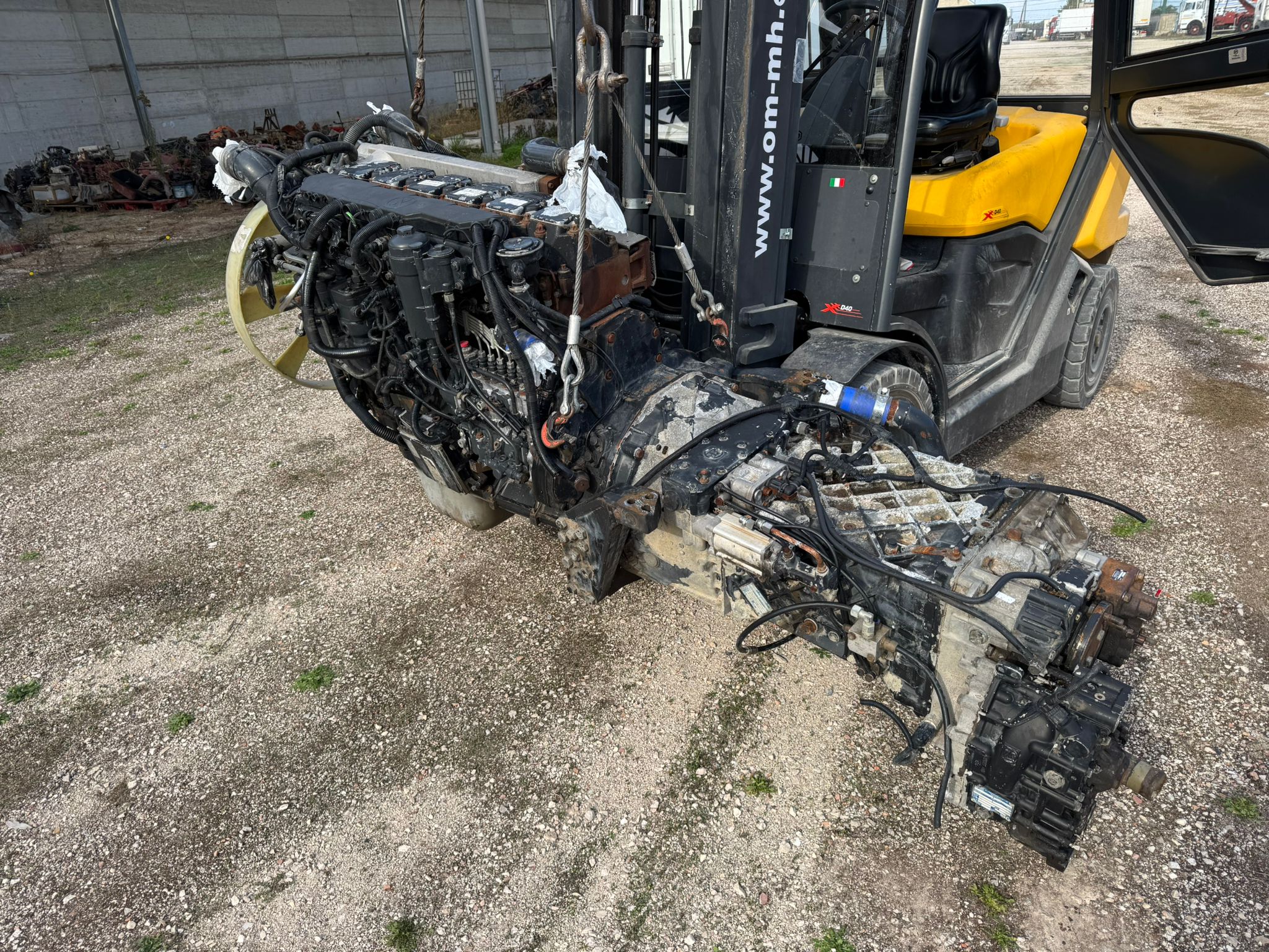 MOTORE E CAMBIO MARCE MANUALE ZF MAN in vendita - foto 2