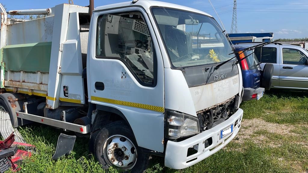 ISUZU 75 COMPATTATORE RIFIUTI - PEZZI DI RICAMBIO in vendita - foto 2