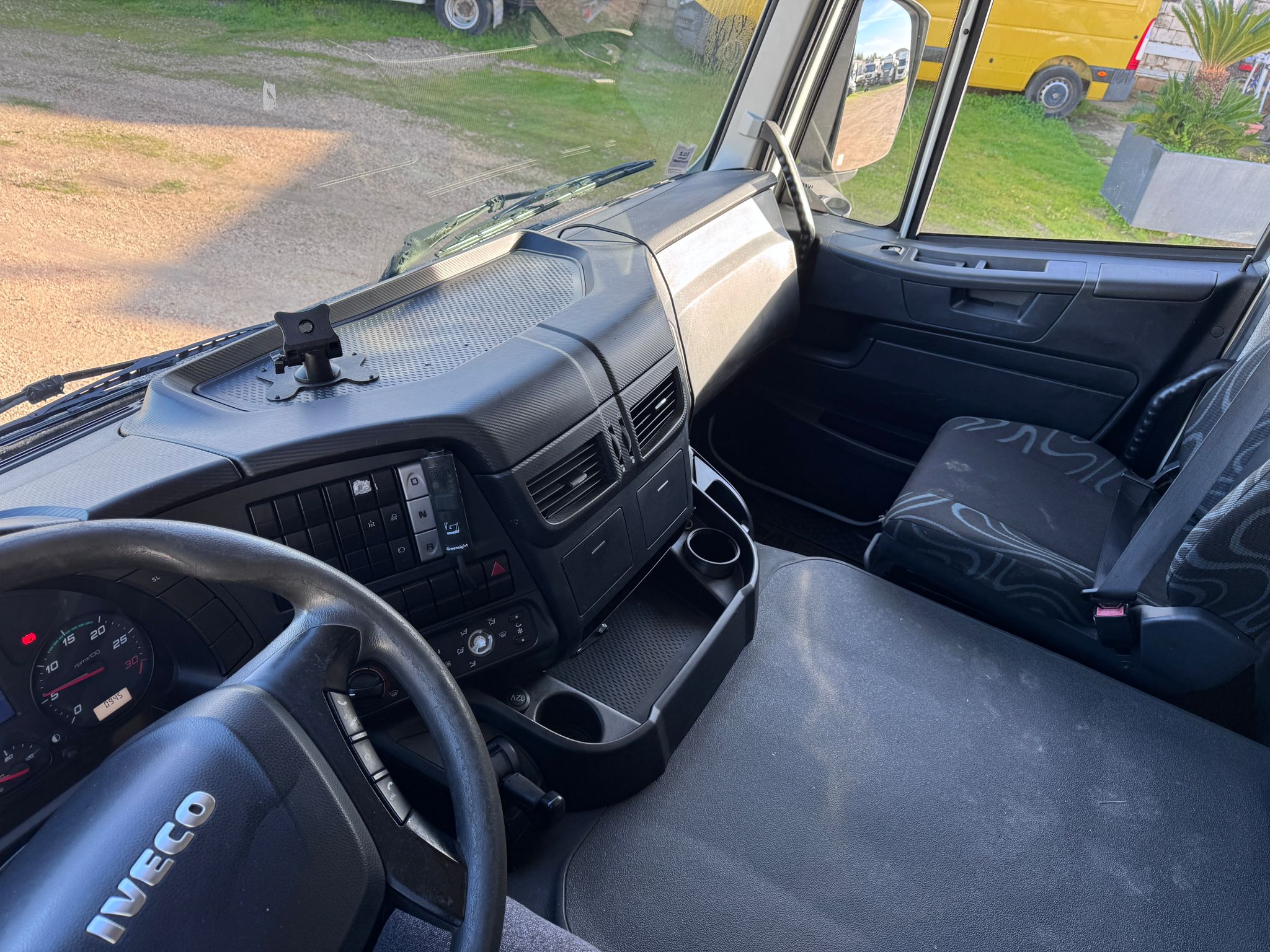 IVECO STRALIS 310 FURGONATO CON PEDANA in vendita - foto 5