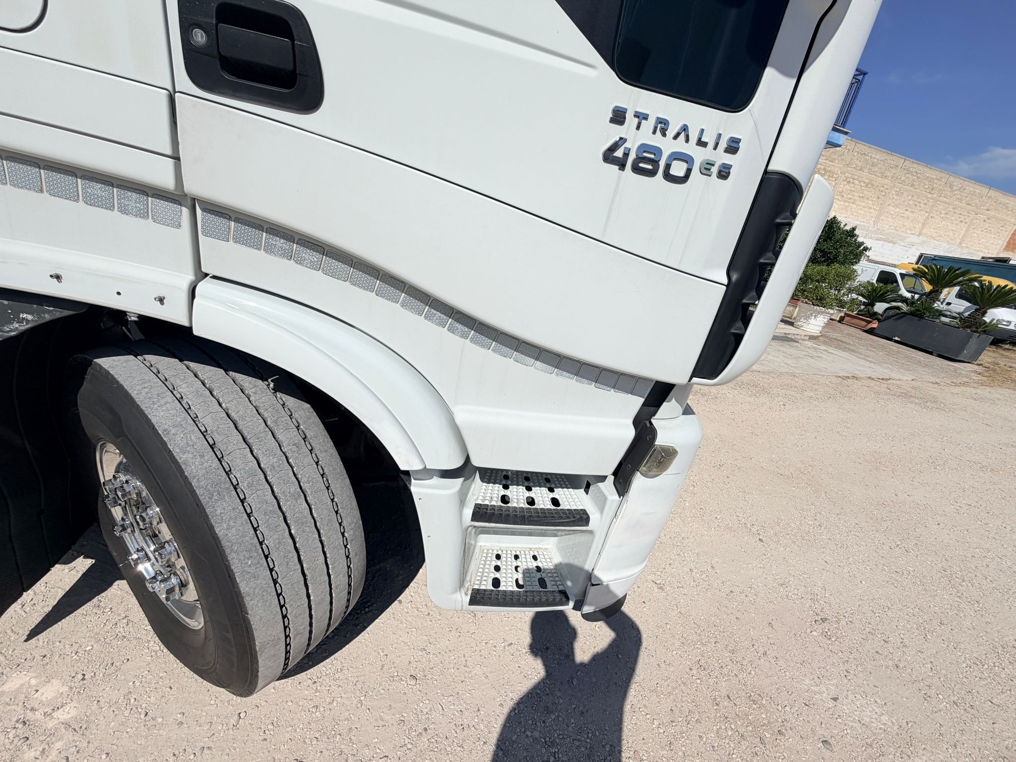 IVECO STRALIS 480 4 ASSI CELLA FRIGO TRASPORTO CARNI in vendita - foto 5