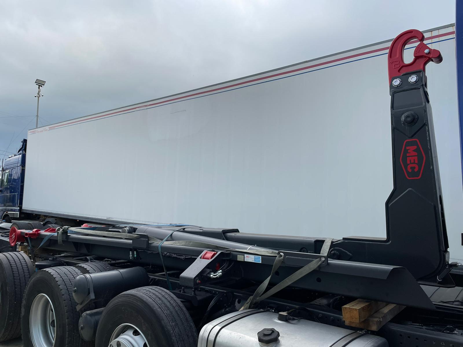 IVECO STRALIS ATTREZZATURA SCARRABILE NUOVA MARCA MEC in vendita - foto 2