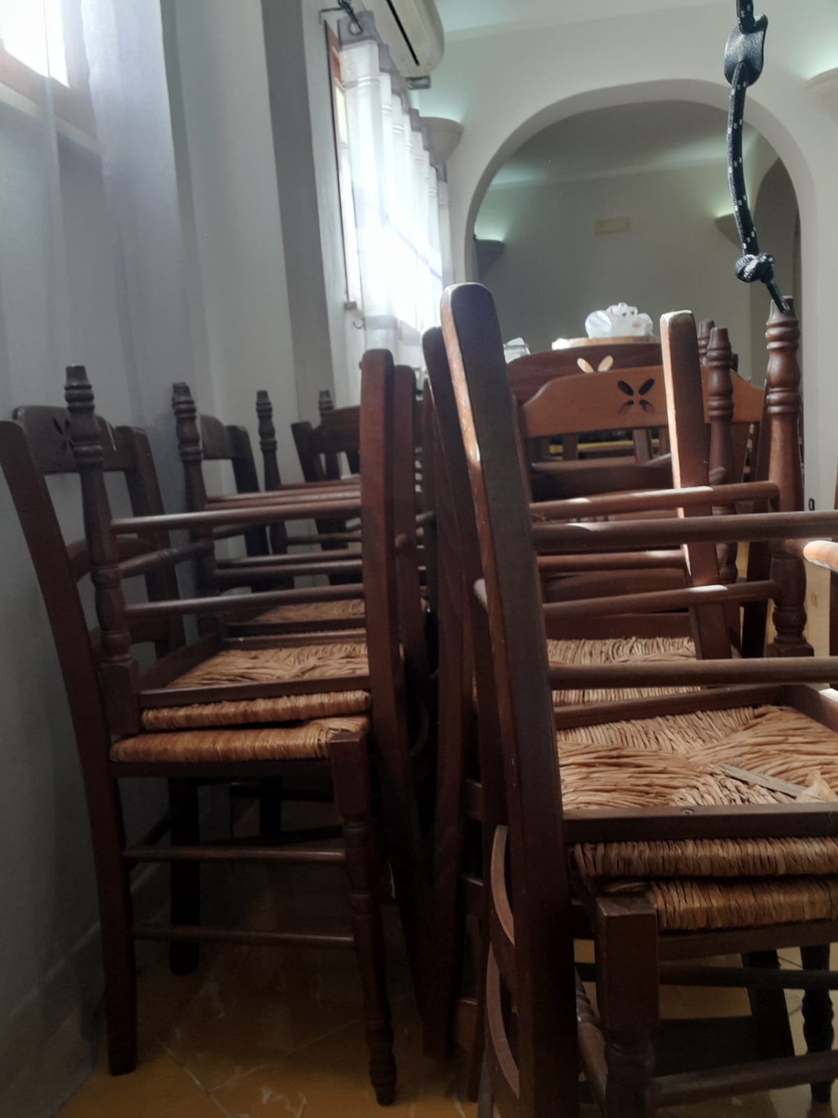 60 sedie in legno con seduta in vimini usatoSOLO RITIRO in vendita - foto 2