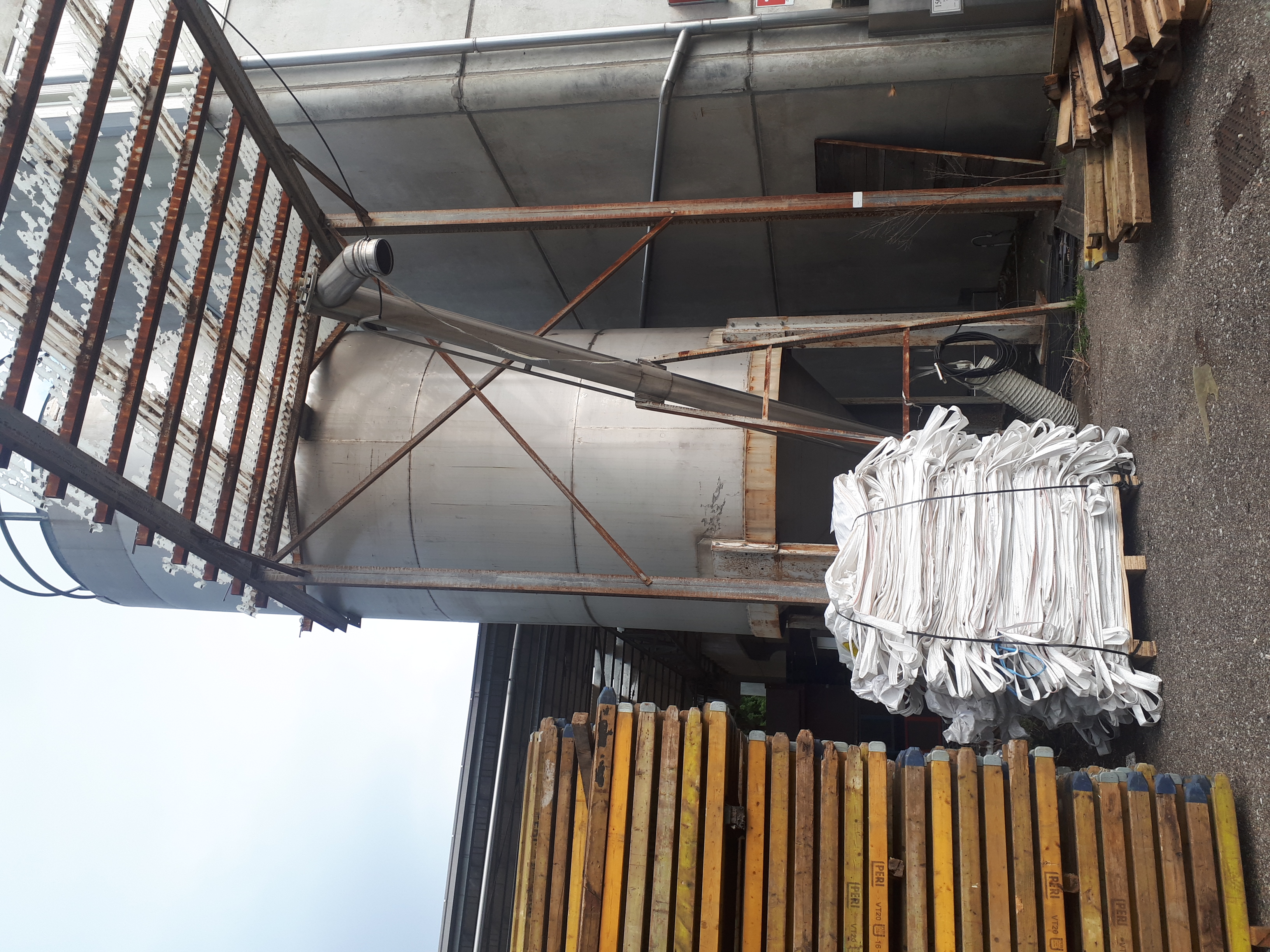 silos di stoccaggio in acciaio  inox lt. 2500 in vendita - foto 1