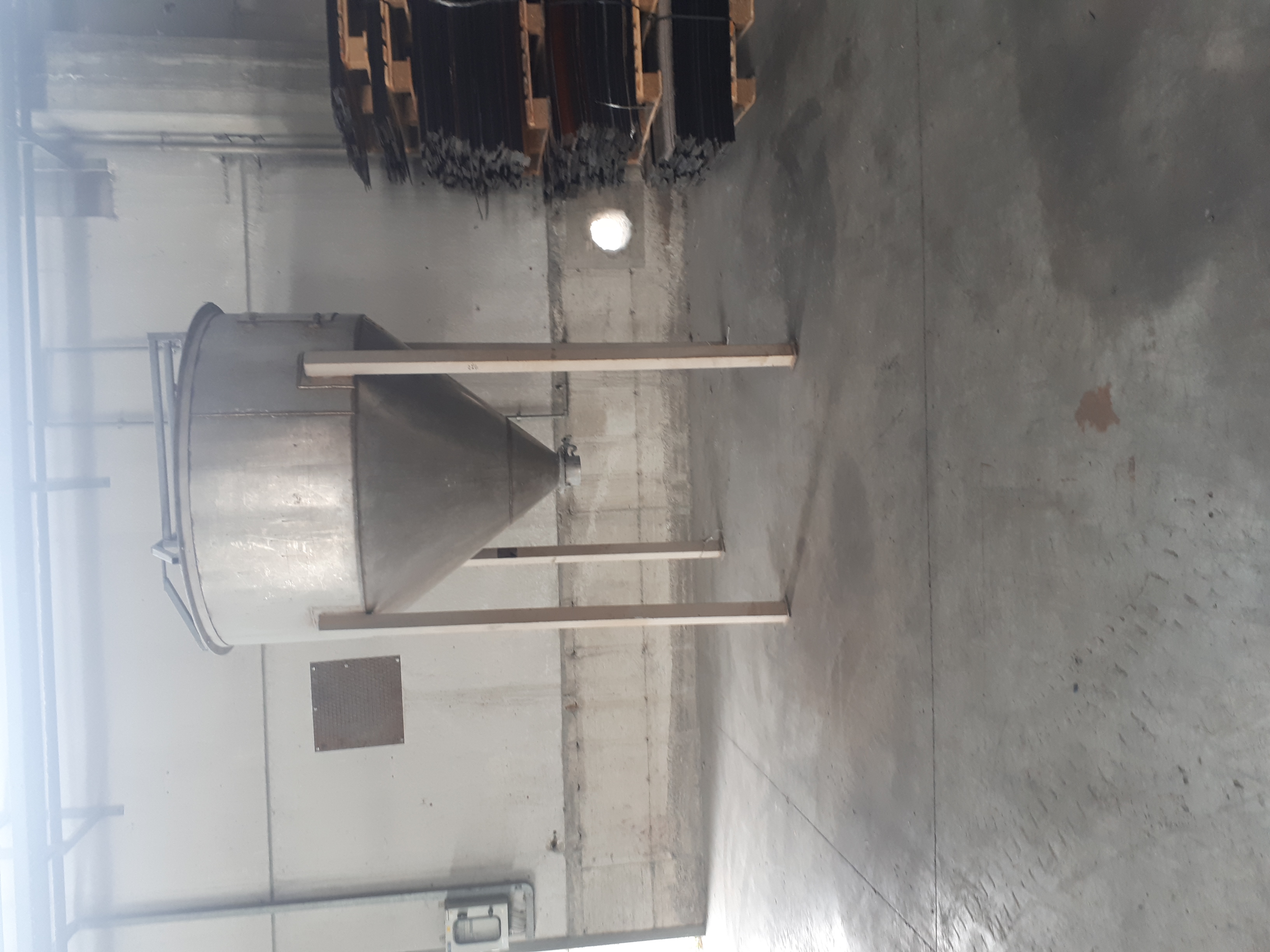 silos di stoccaggio in acciaio  inox lt. 2500 in vendita - foto 1