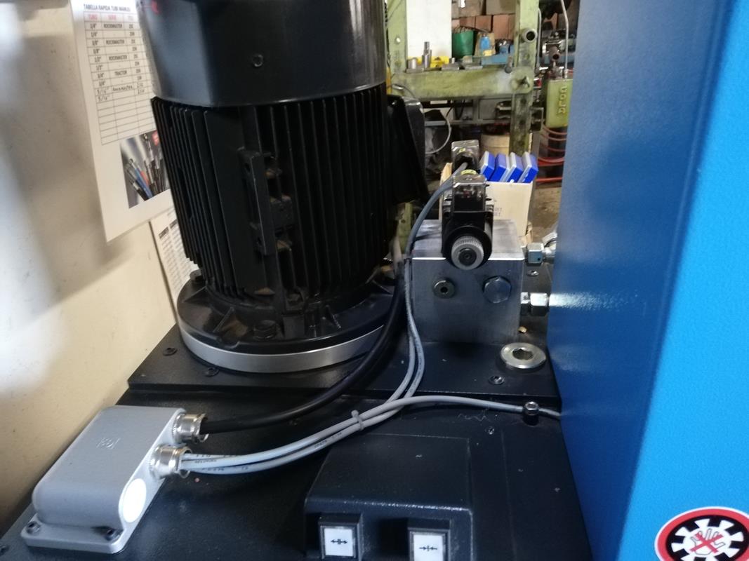 crimpatrice per tubi alta pressione UNIFLEX  in vendita - foto 4