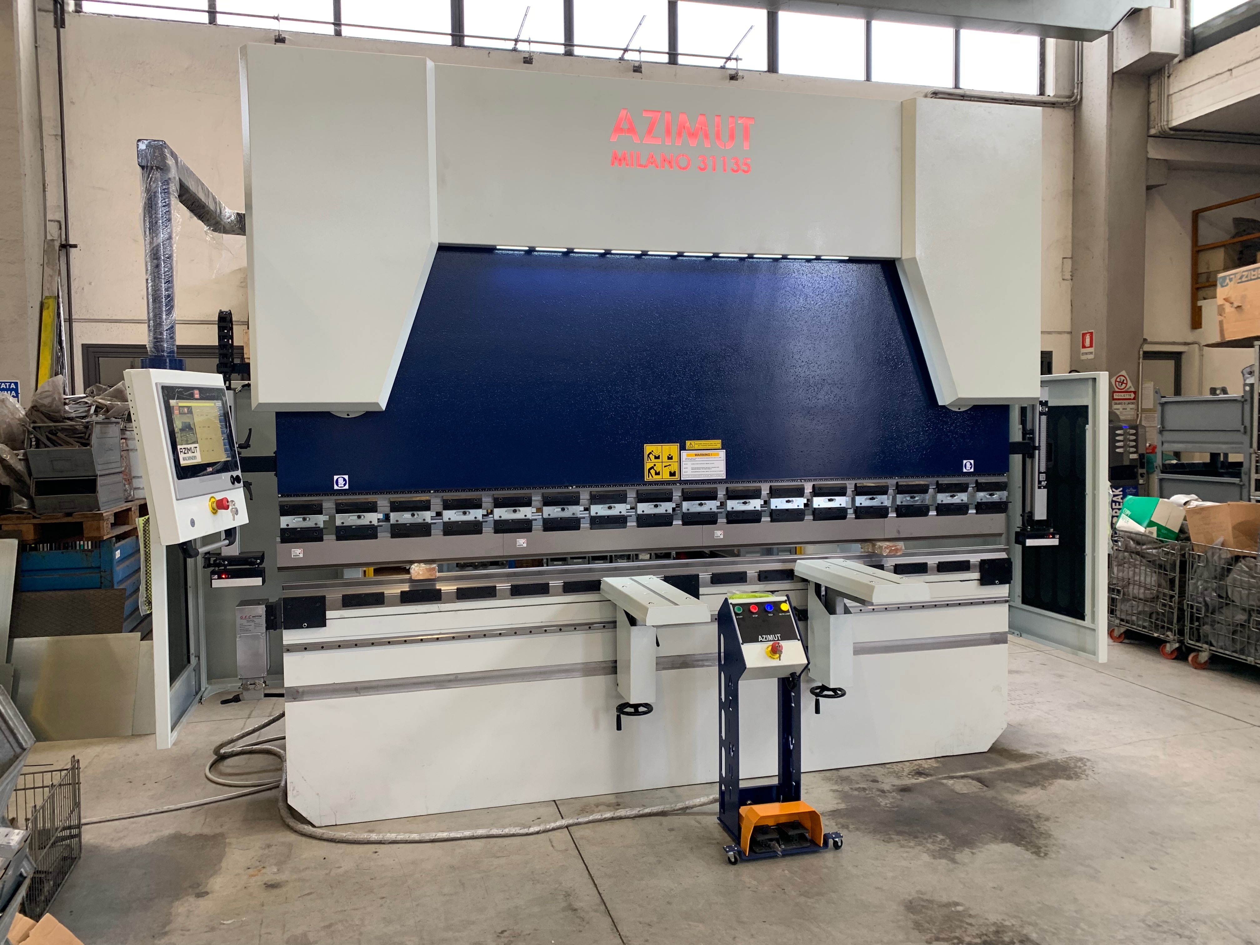 Pressa piegatrice AZIMUT 3100x135 TON come nuova in vendita - foto 5