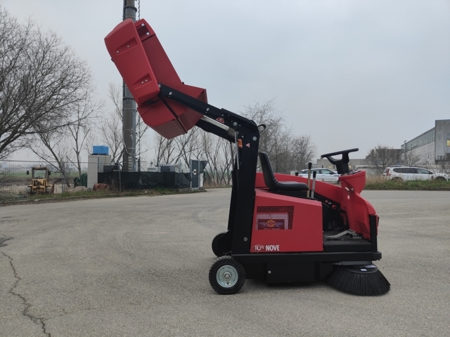 Motoscopa spazzatrice ride-on sweeper in vendita - foto 5