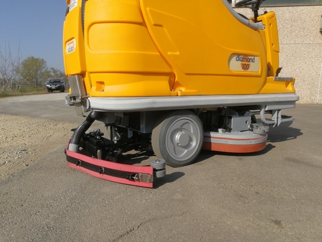 Lavapavimenti Adiatek Diamond 100 - ride -on scrubber in vendita - foto 6